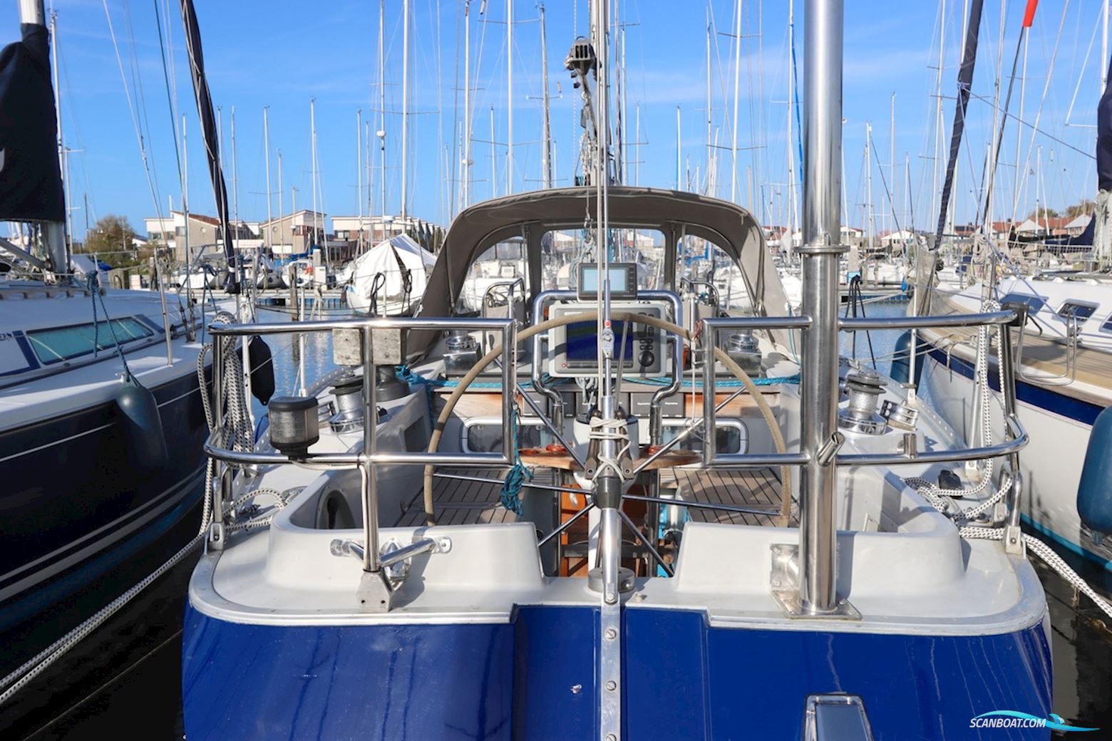 Holman & Pye Red Admiral 36