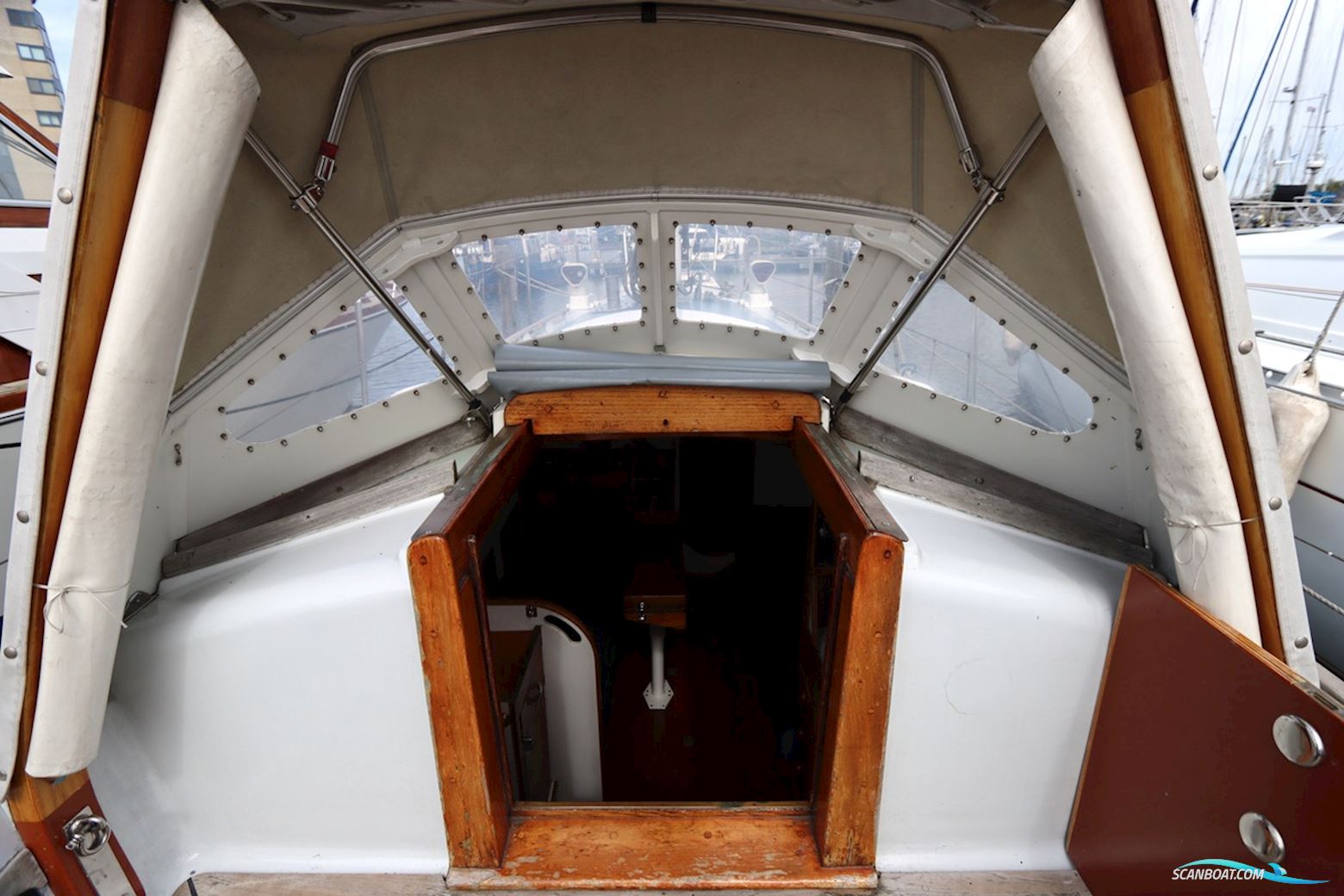 Holman and Pye  Rustler 31