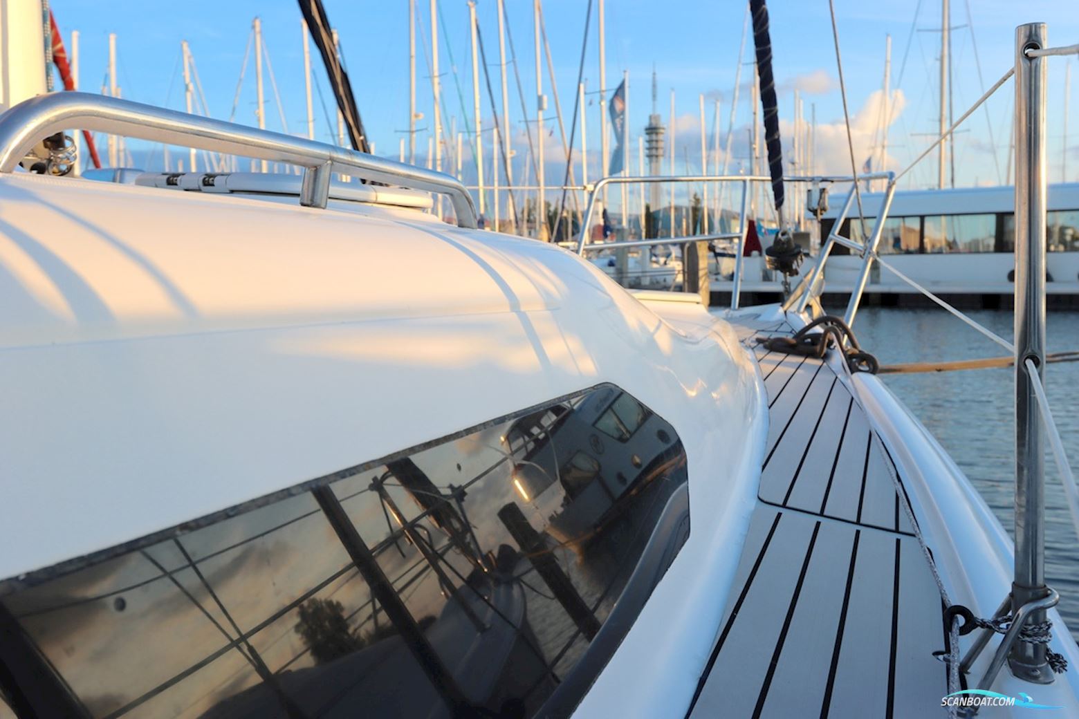 Hunter 306