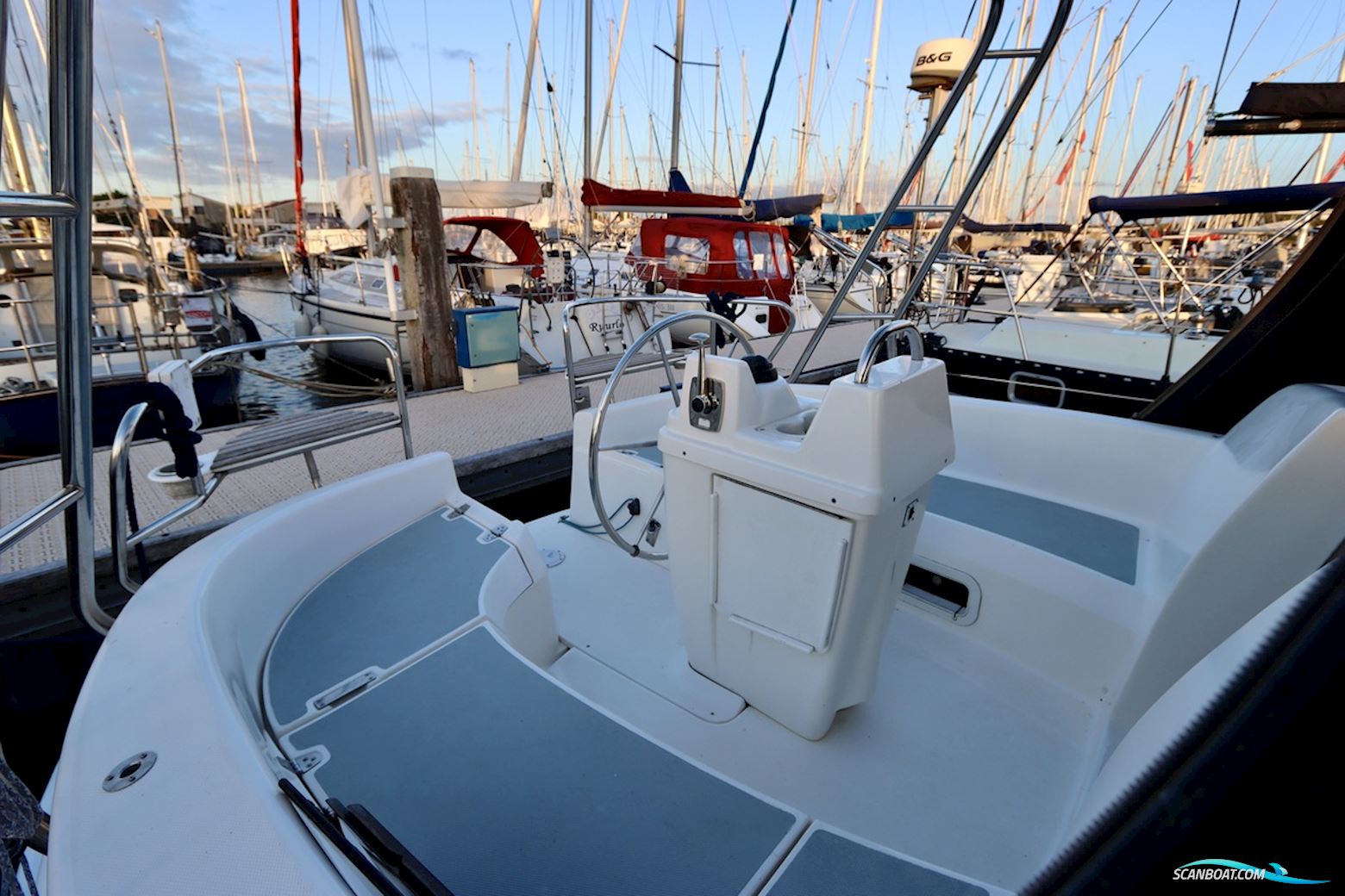 Hunter 306