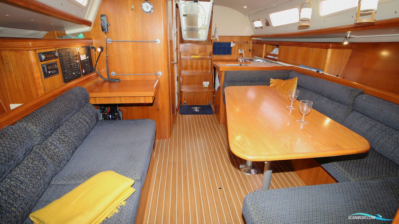 Hunter 33