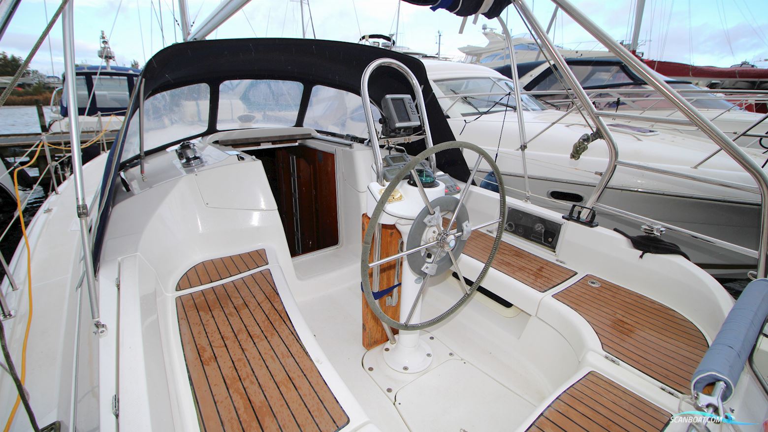 Hunter 33