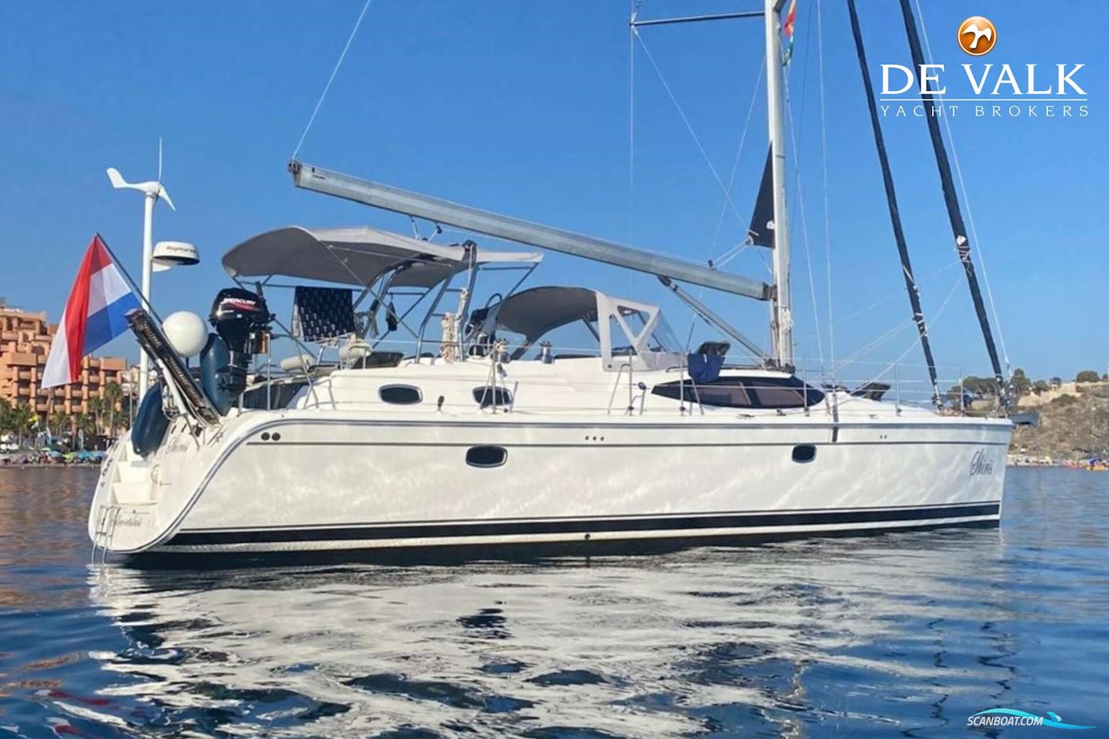 Hunter 50 Center Cockpit