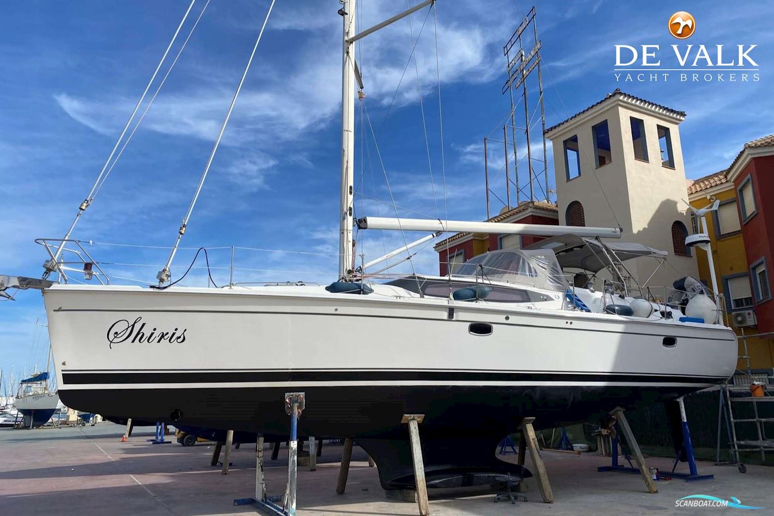 Hunter 50 Center Cockpit