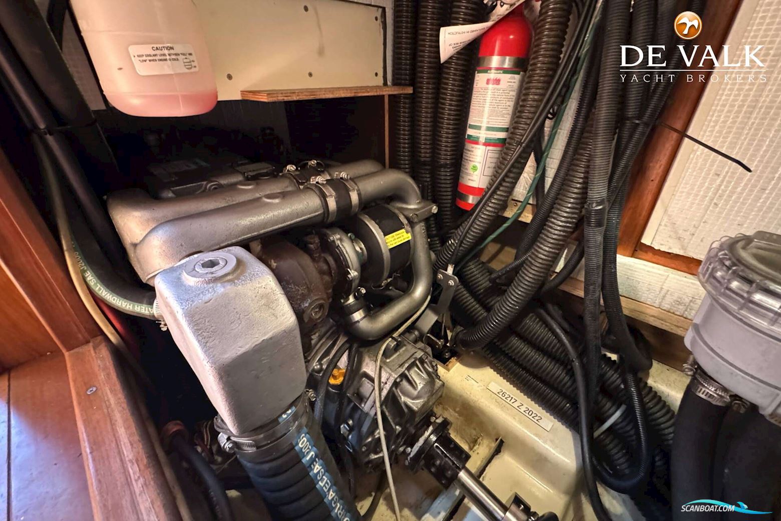 Hunter 50 Center Cockpit