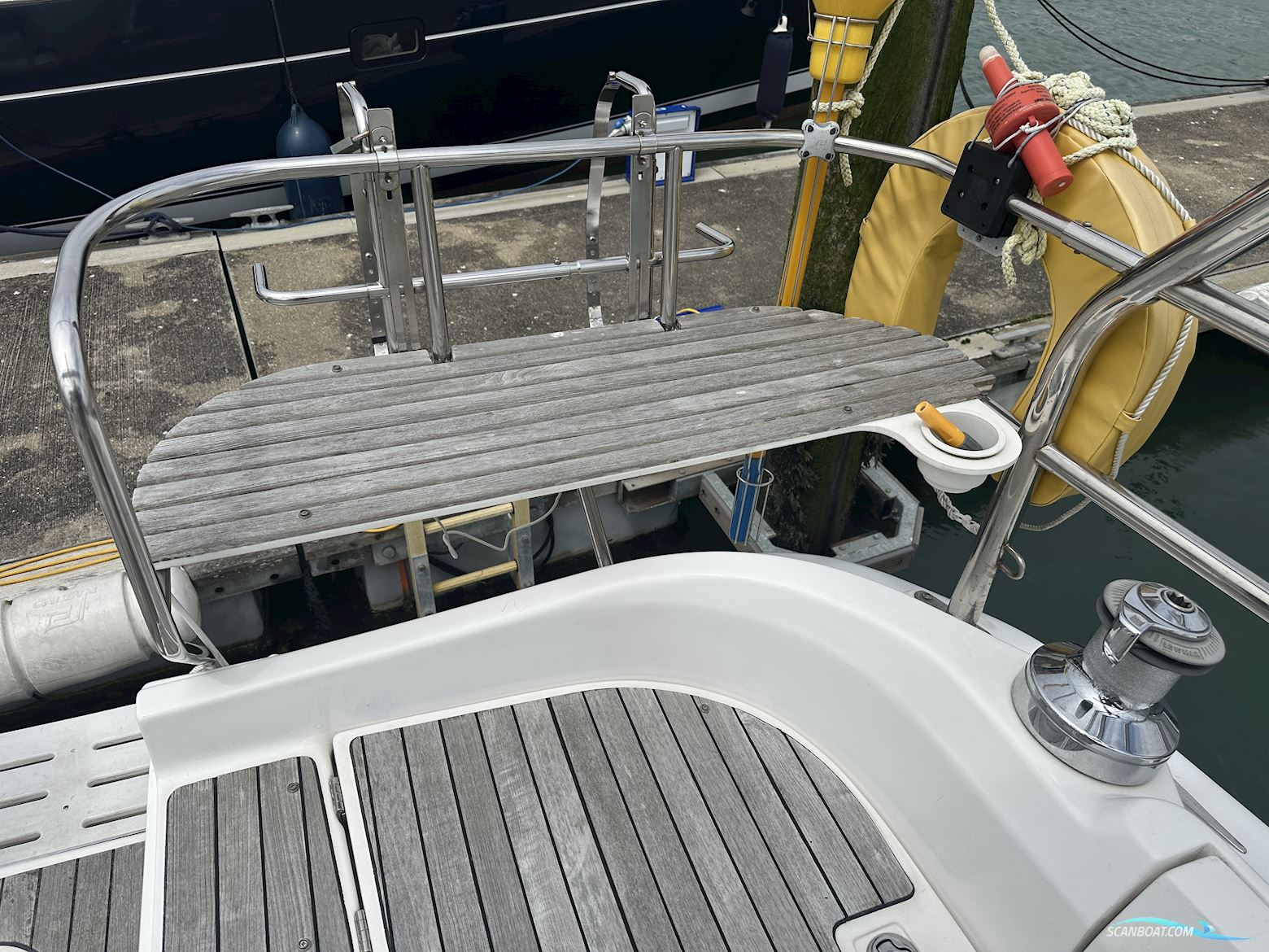 Hunter Legend 41 Deck Saloon