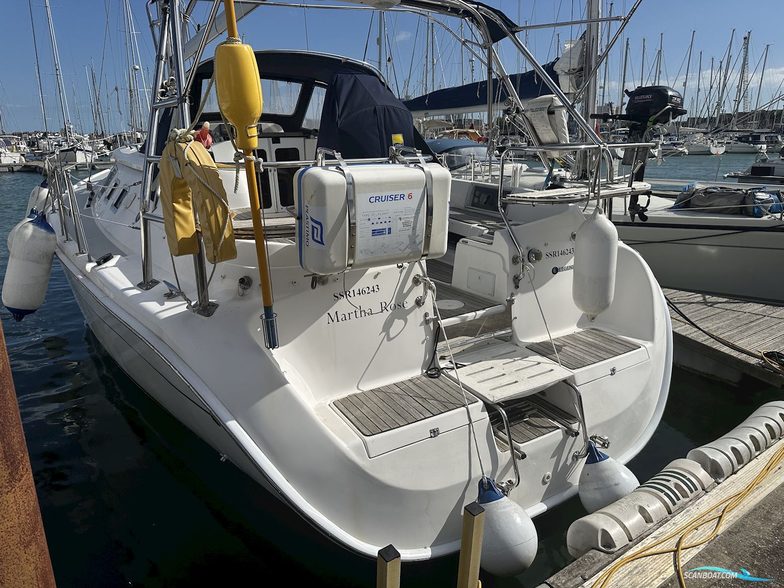 Hunter Legend 41 Deck Saloon
