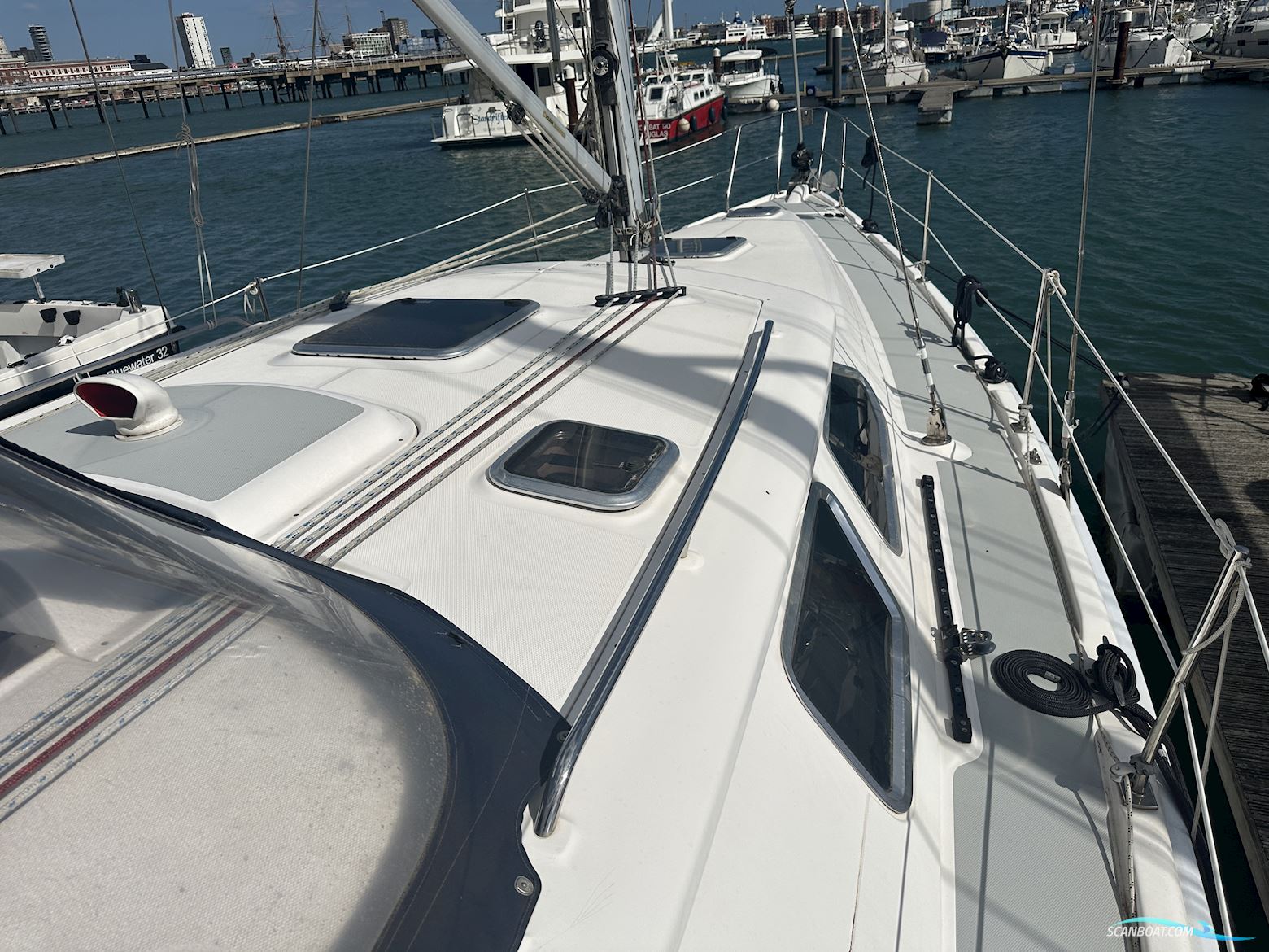 Hunter Legend 41 Deck Saloon