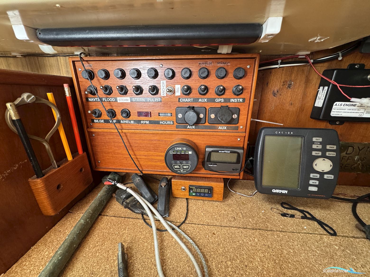 Hustler 30