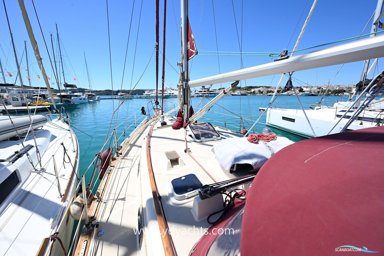 Island Packet 38