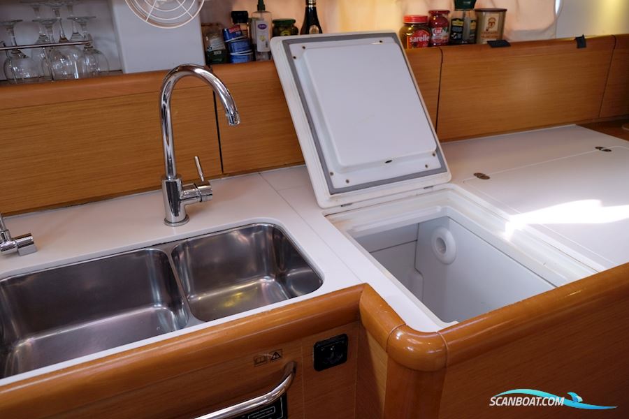 Jeanneau Sun Odyssey 44i Owners Version