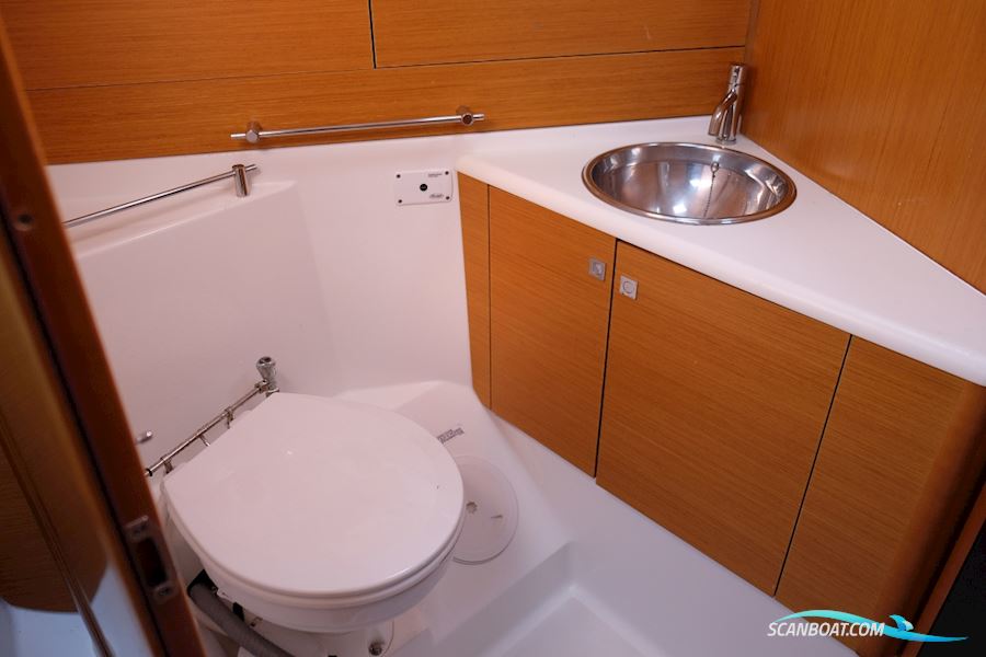 Jeanneau Sun Odyssey 44i Owners Version