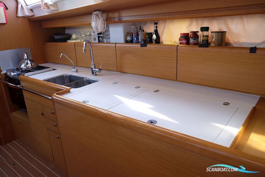 Jeanneau Sun Odyssey 44i Owners Version