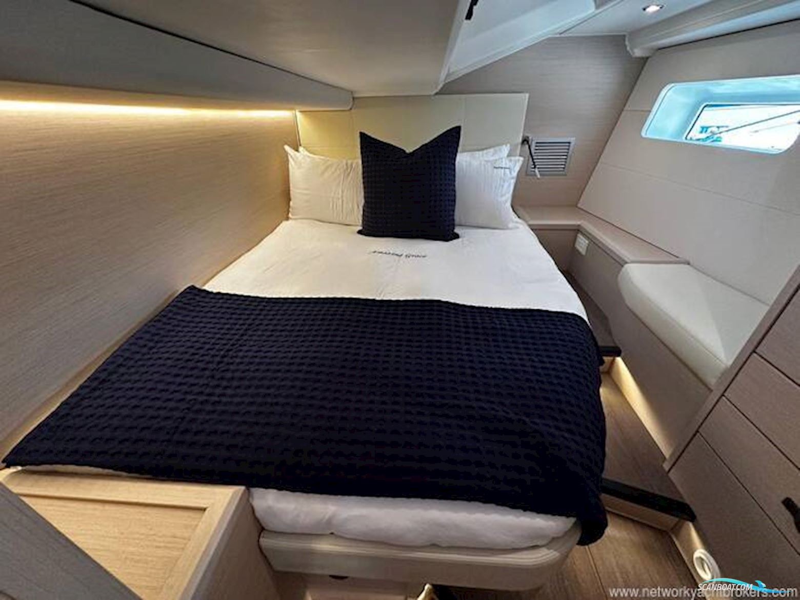 Jeanneau Yacht 54