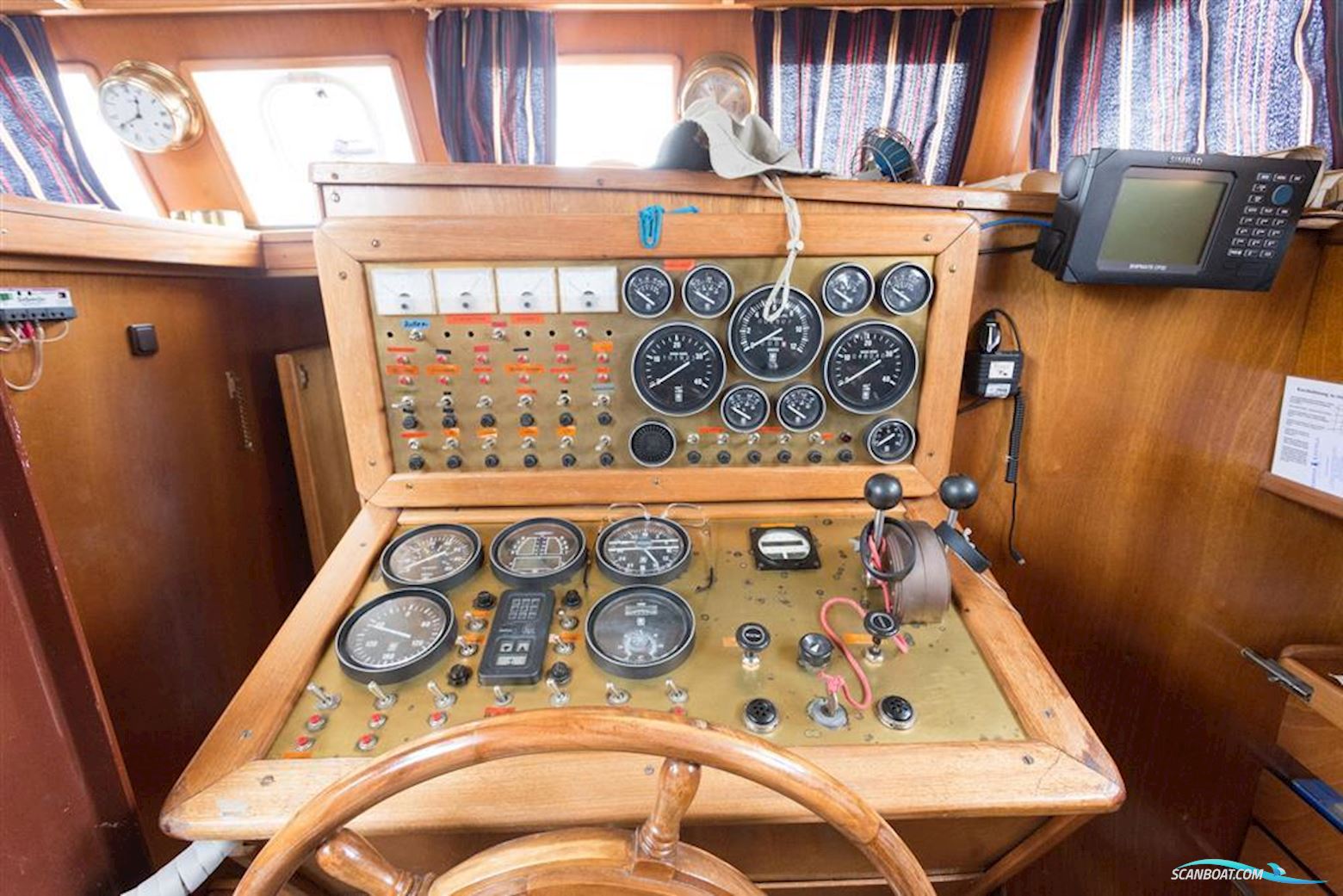 KETCH PILOTHOUSE 49
