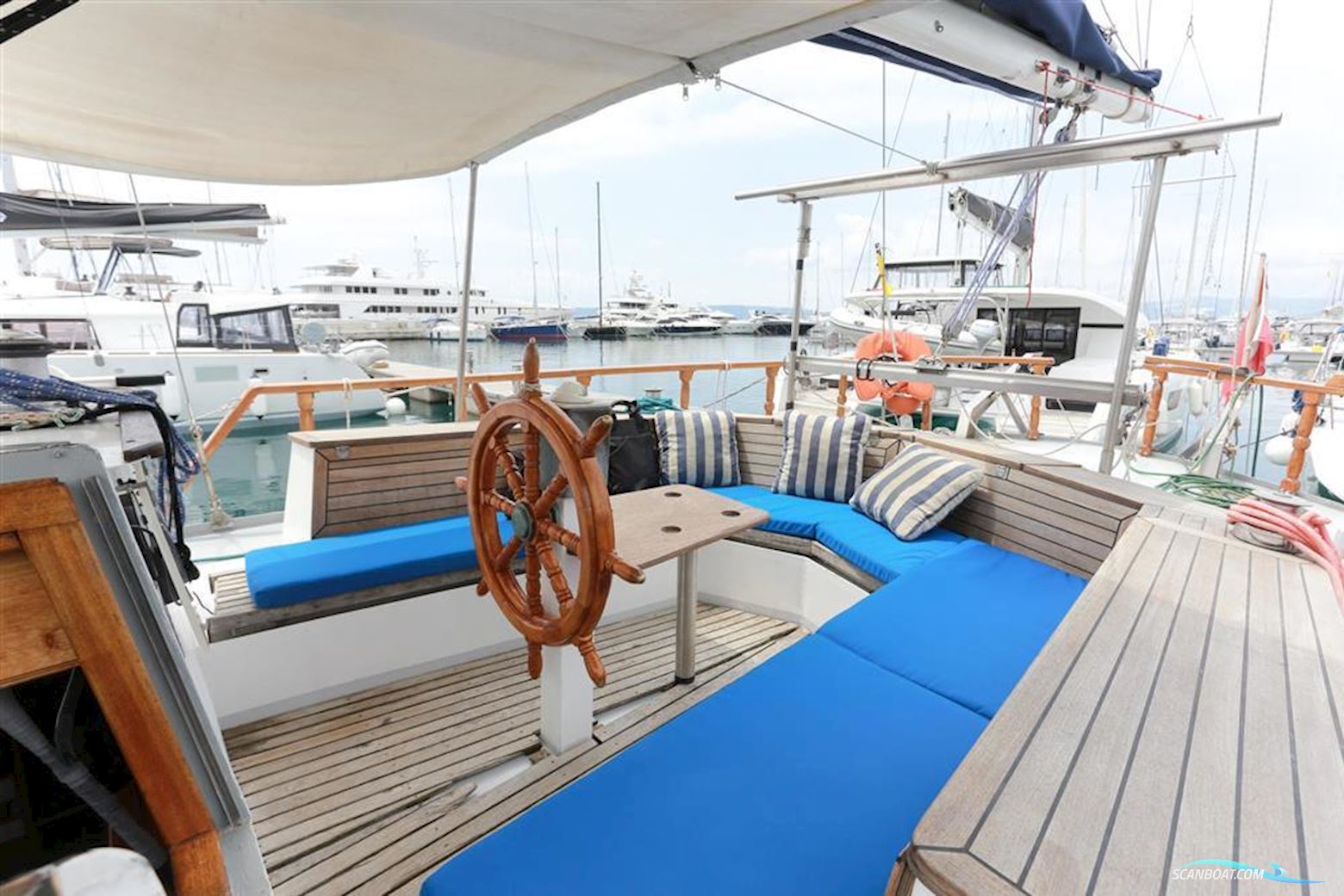KETCH PILOTHOUSE 49