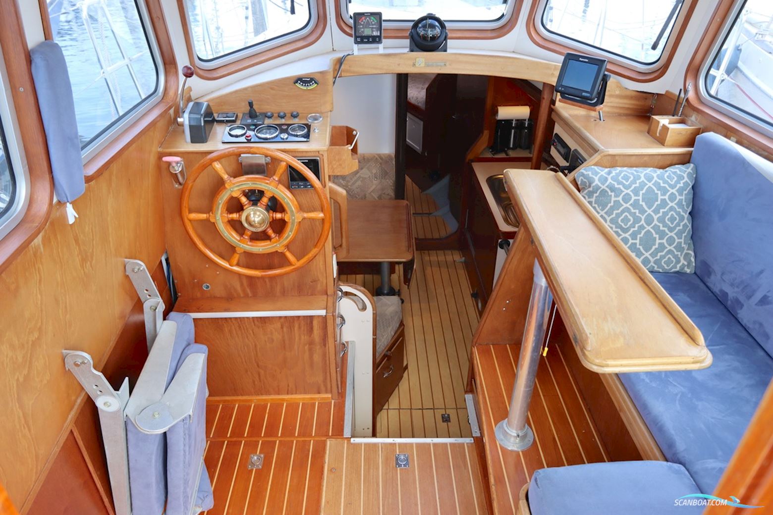 Koopmans 33 Deck Salon