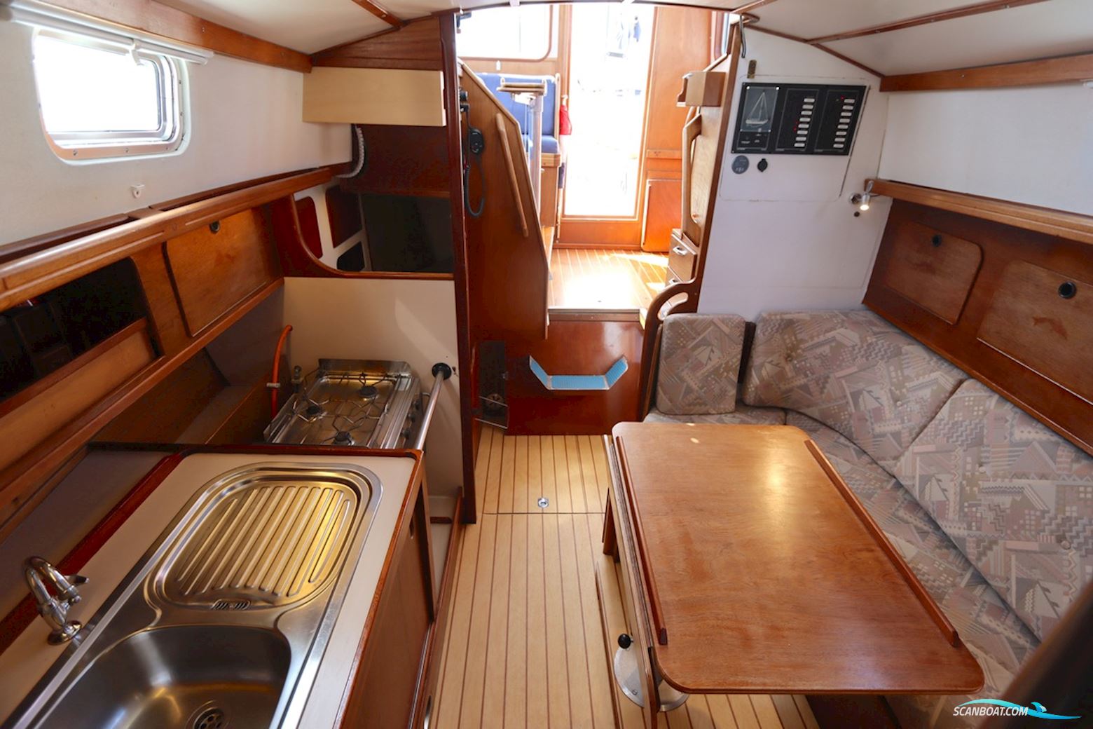 Koopmans 33 Deck Salon