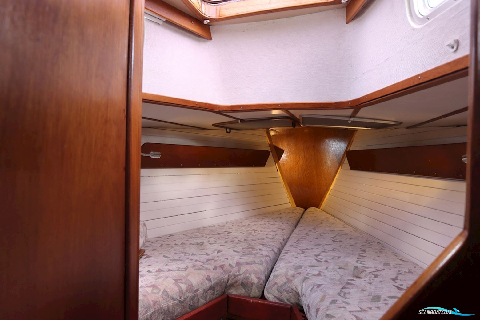 Koopmans 33 Deck Salon