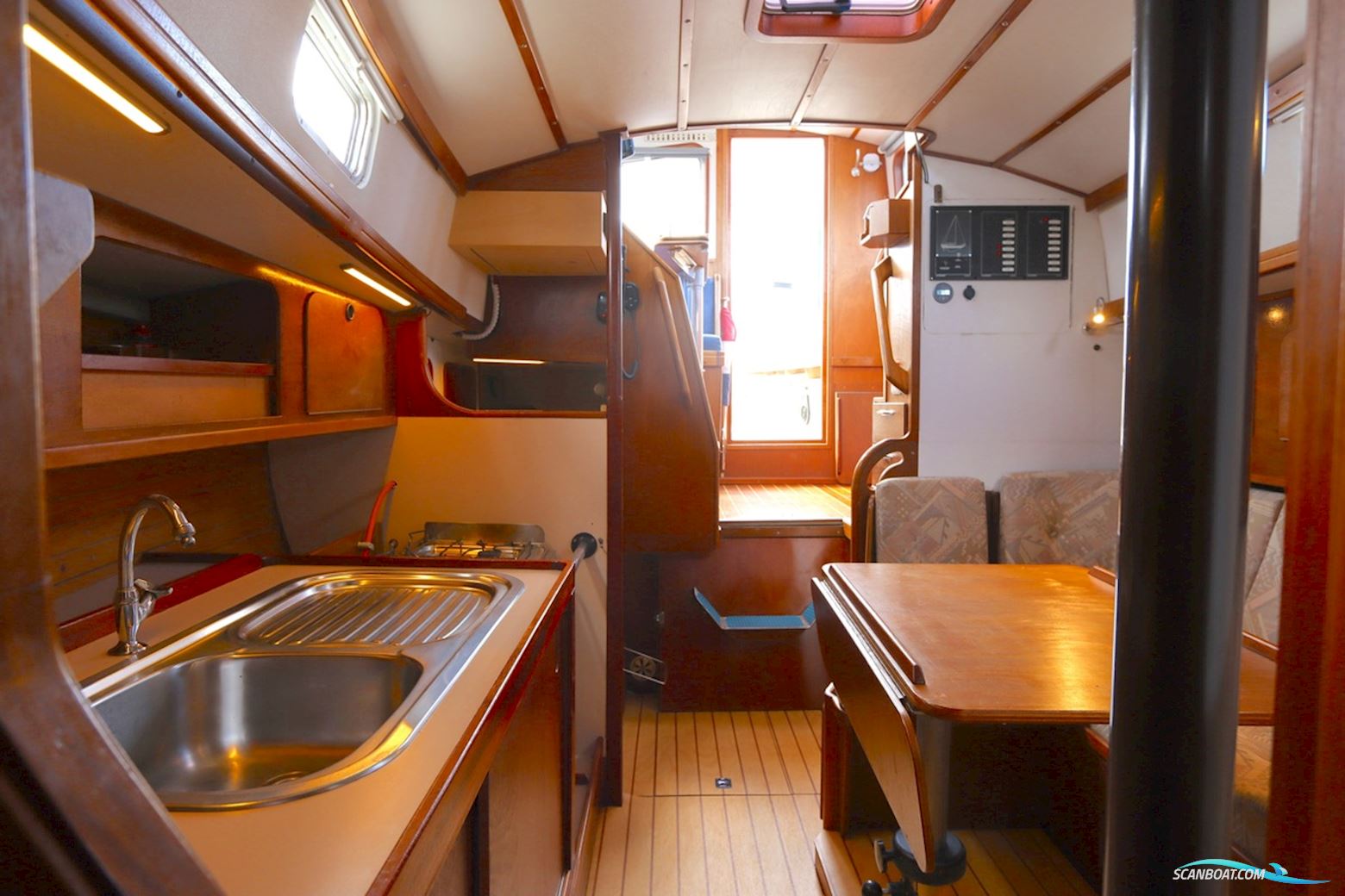 Koopmans 33 Deck Salon