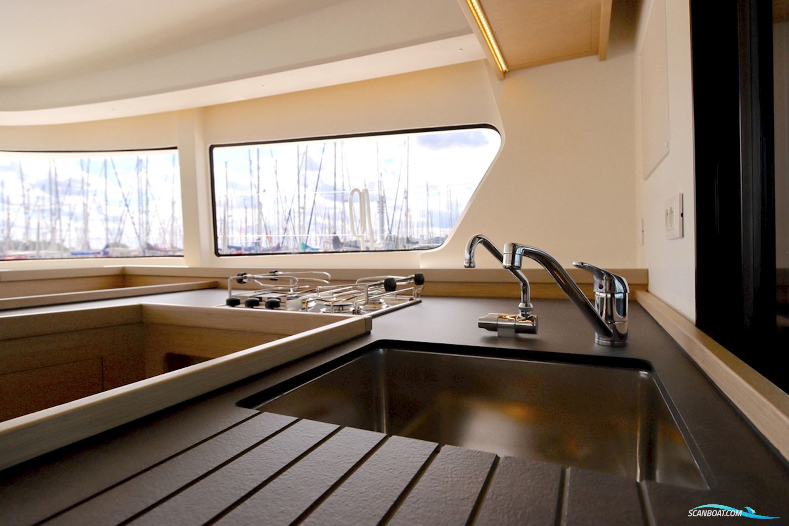 Lagoon 42 Full specs