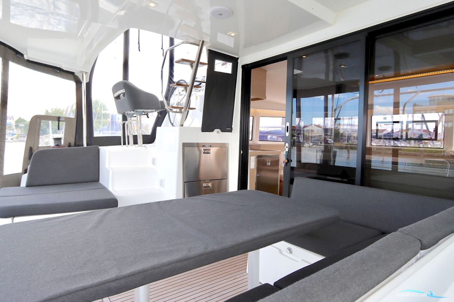 Lagoon 42 Full specs