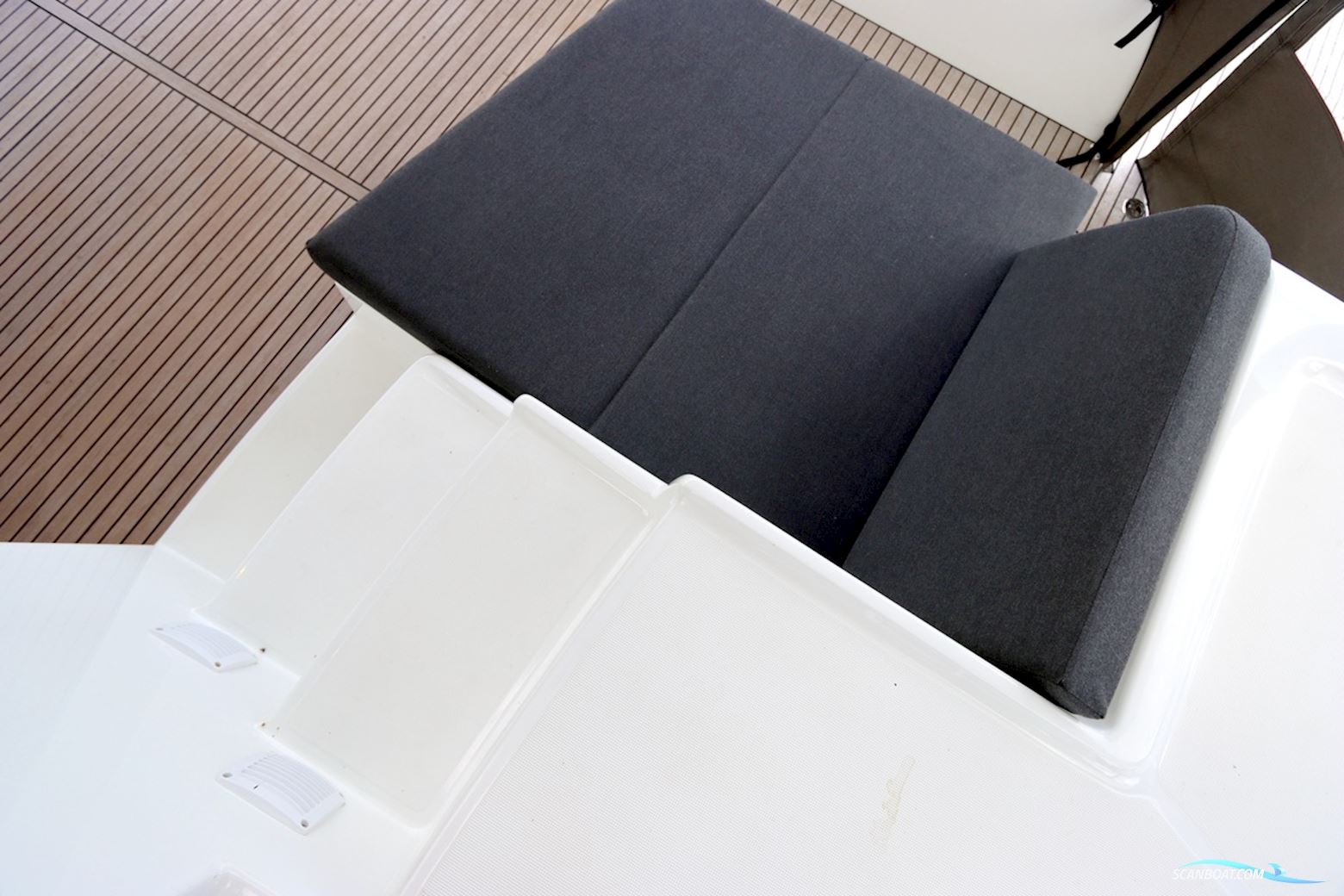 Lagoon 42 Full specs