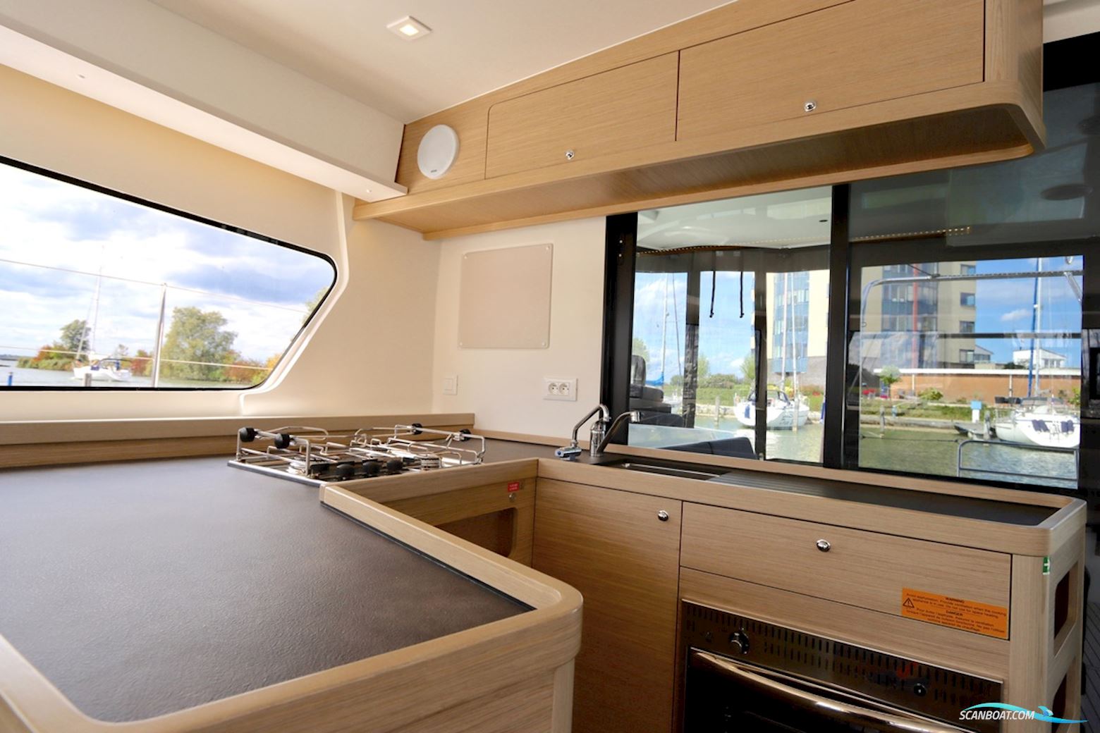 Lagoon 42 Full specs