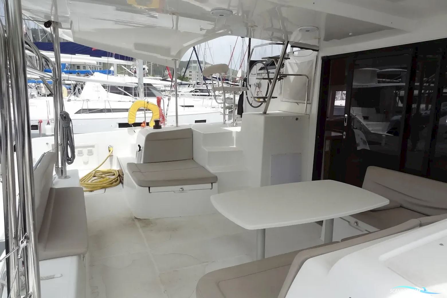 Lagoon 42