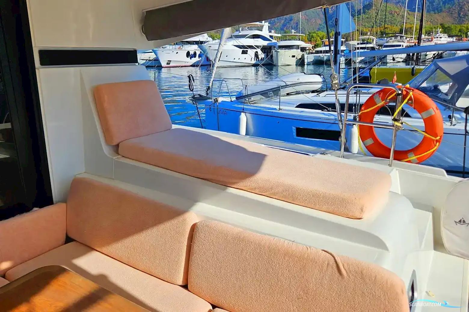 Lagoon 42