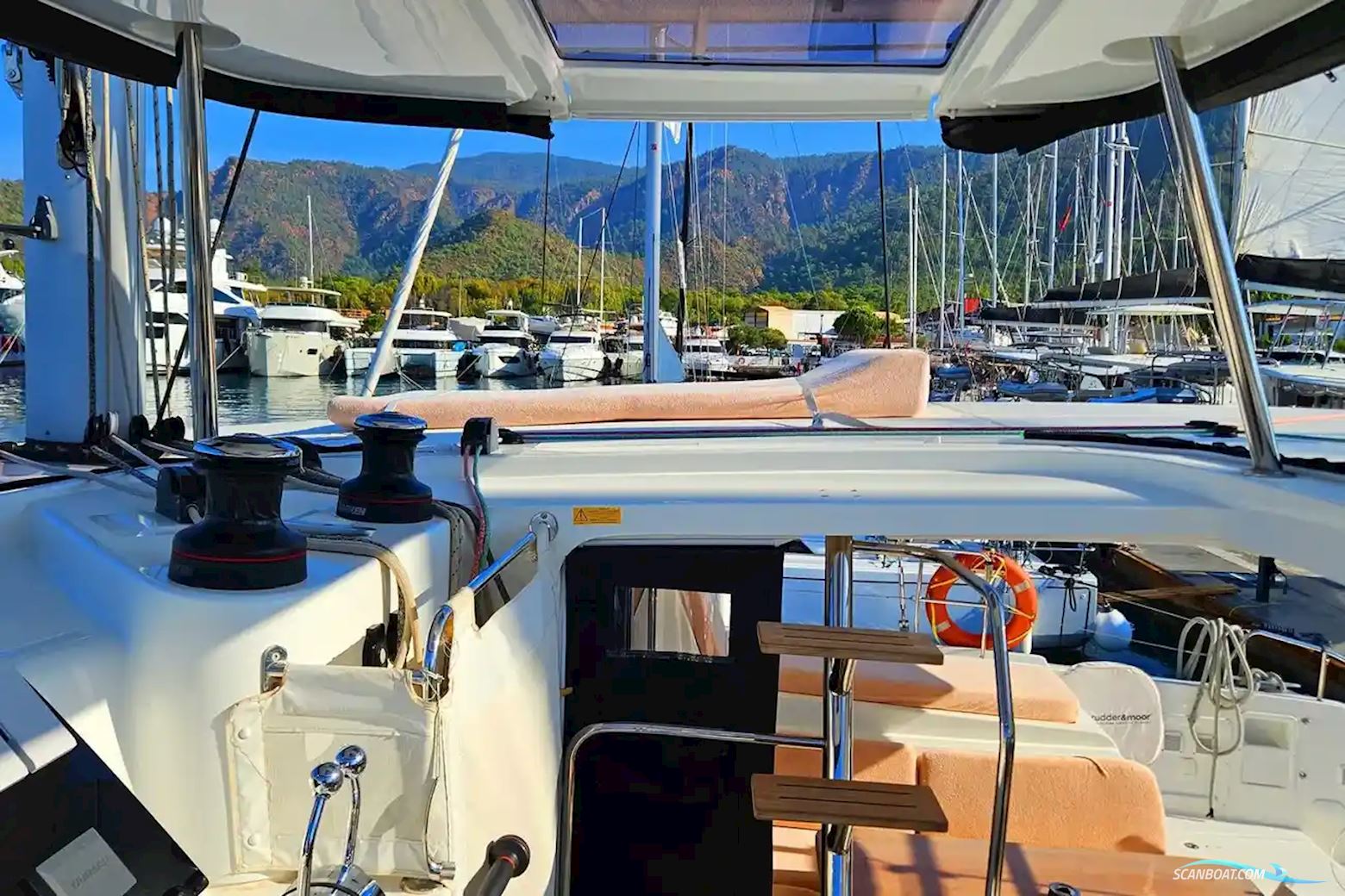 Lagoon 42