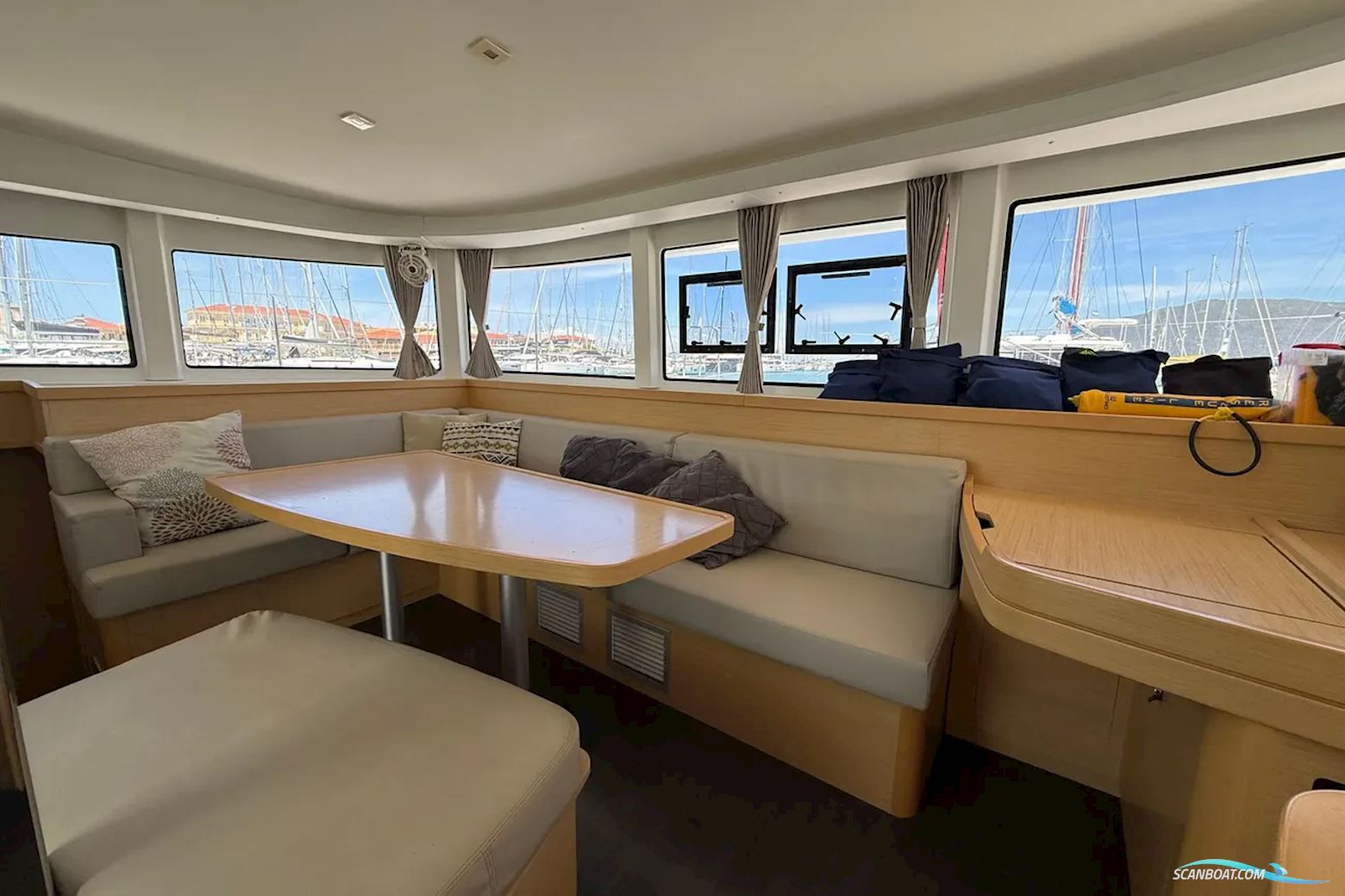 Lagoon 42