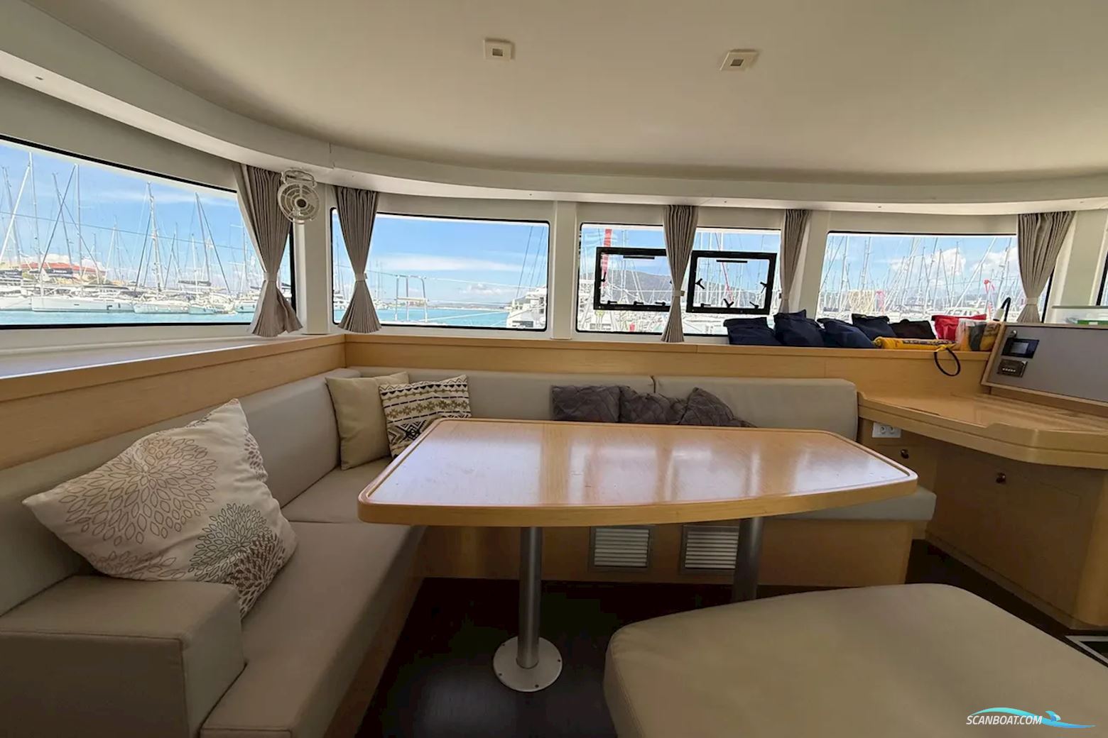 Lagoon 42