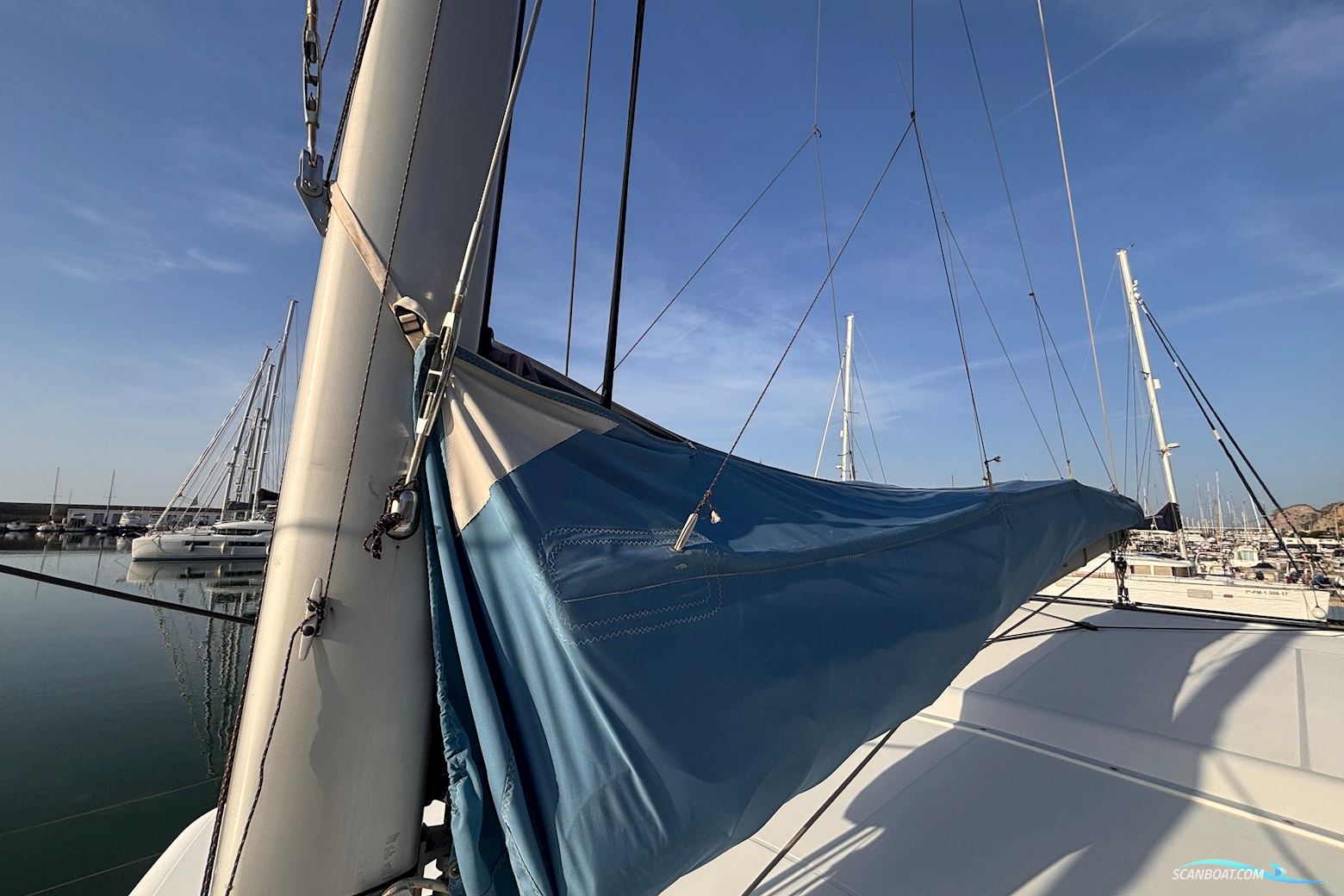 Lagoon 421