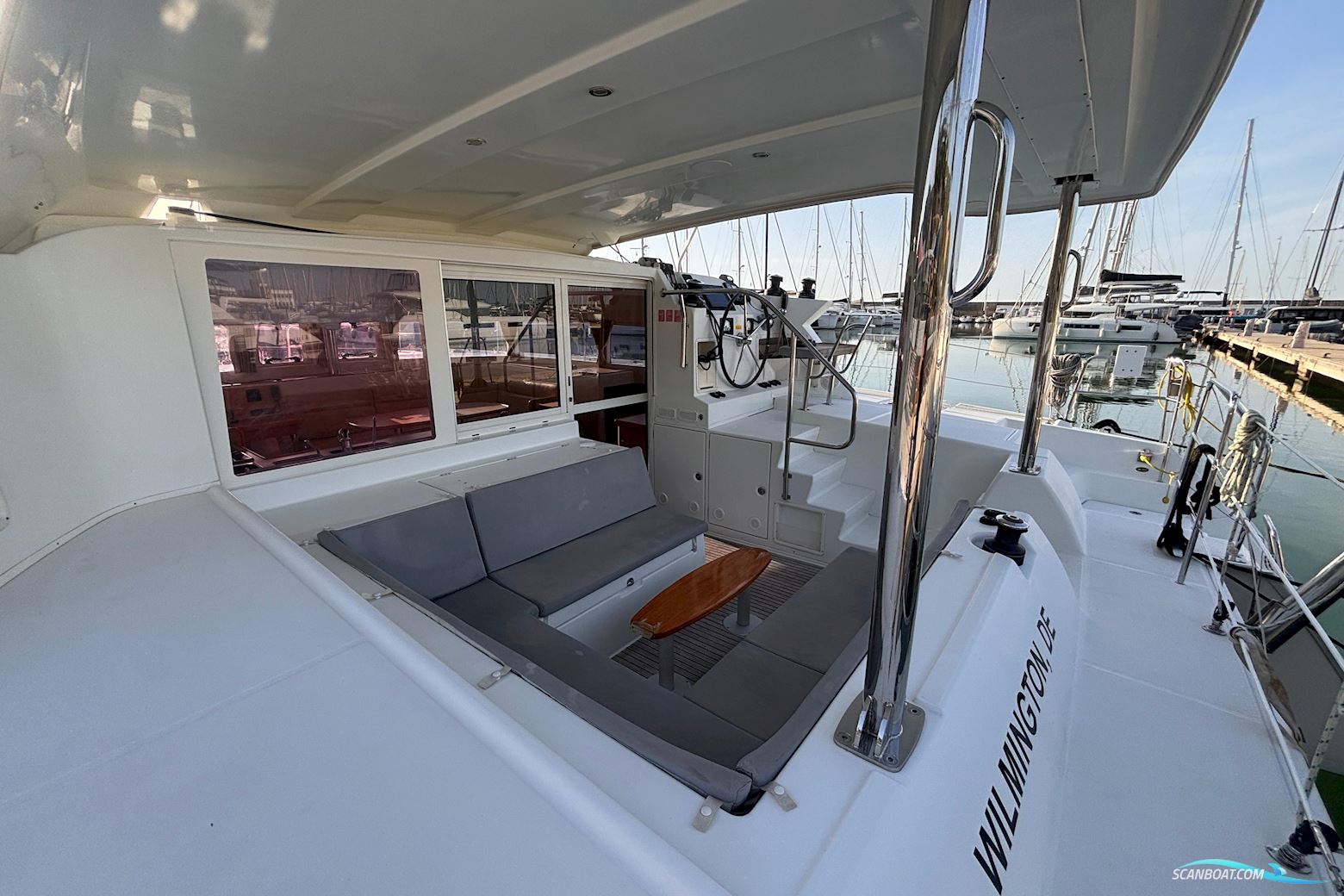Lagoon 421