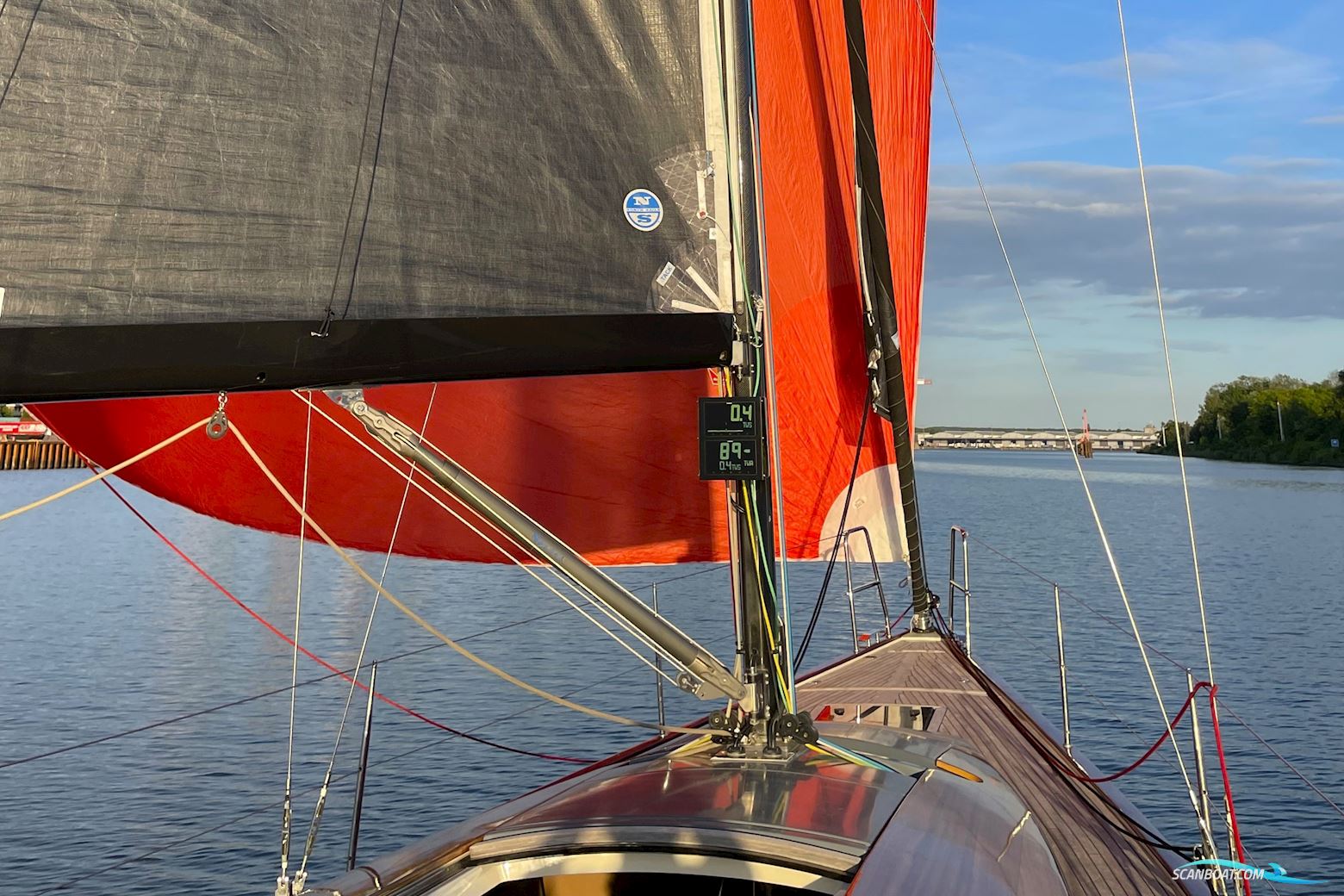 LATITUDE 46 TOFINOU 12