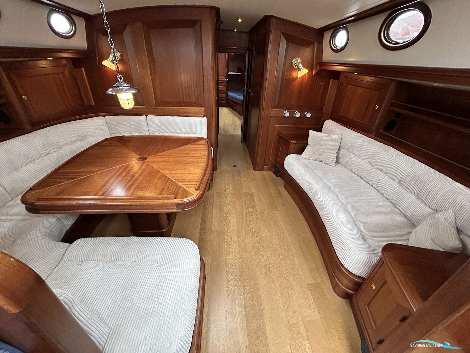 Lemsteraak Beluga Roefuitvoering Jachtuitvoering