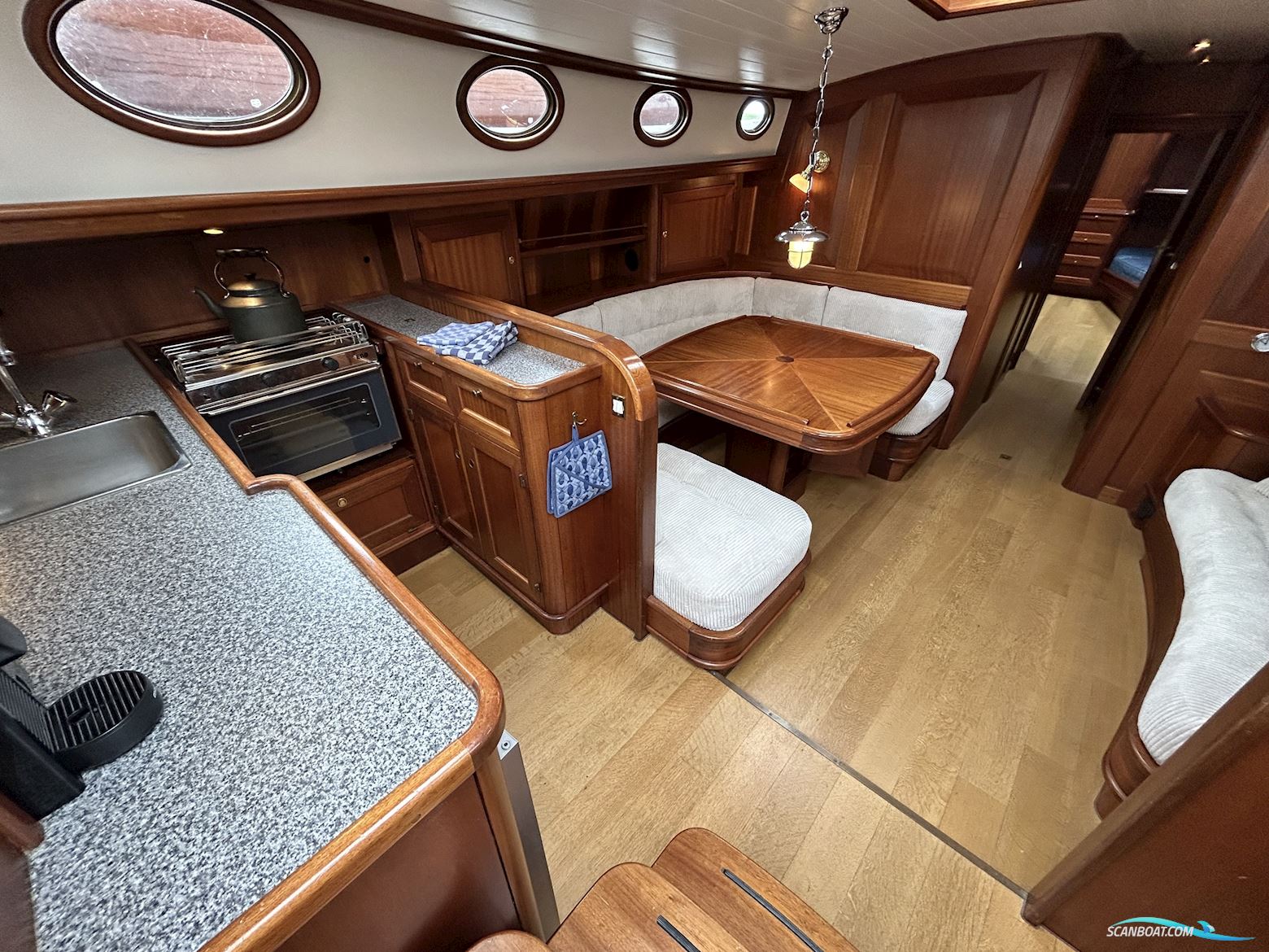 Lemsteraak Beluga Roefuitvoering Jachtuitvoering