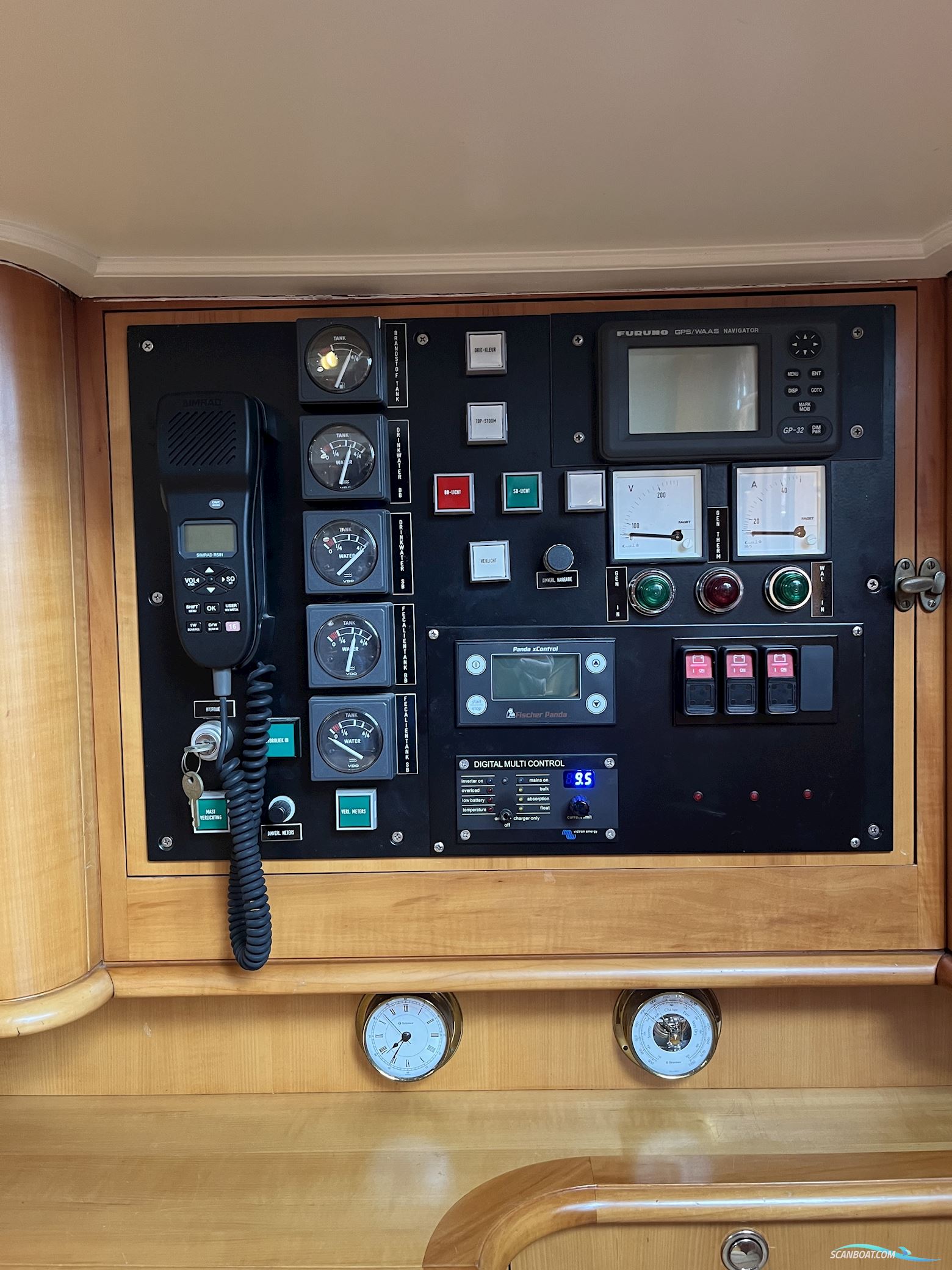 Lemsteraak Gouden Leeuw - Roefaak Hoek Design