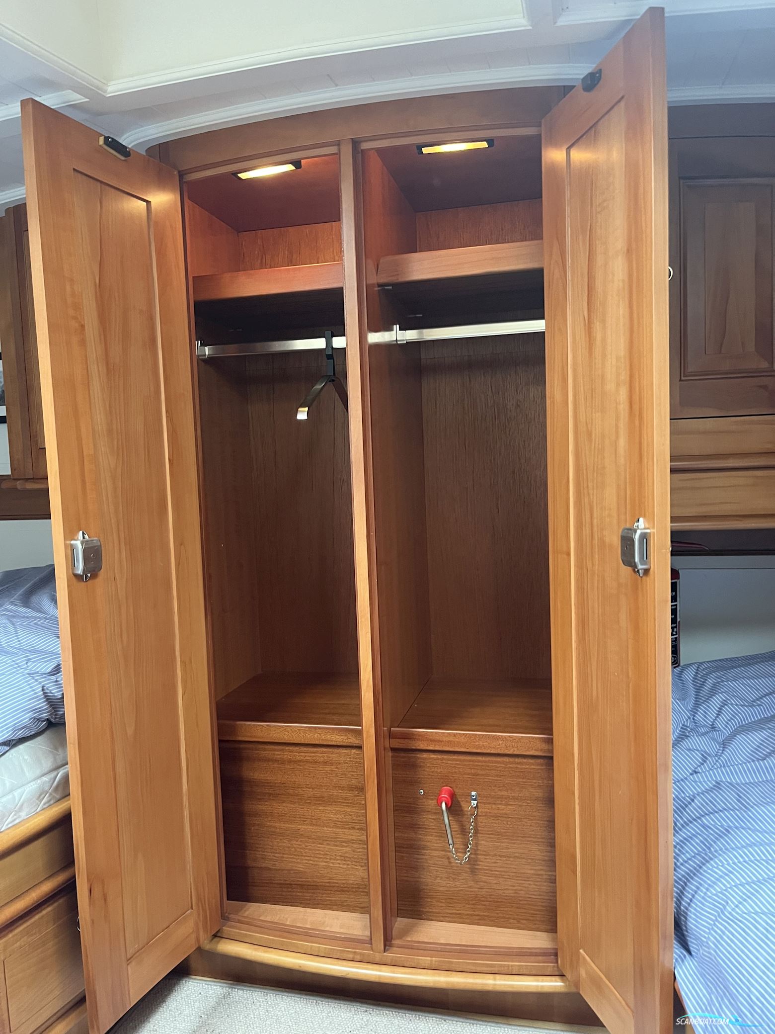 Lemsteraak Gouden Leeuw - Roefaak Hoek Design