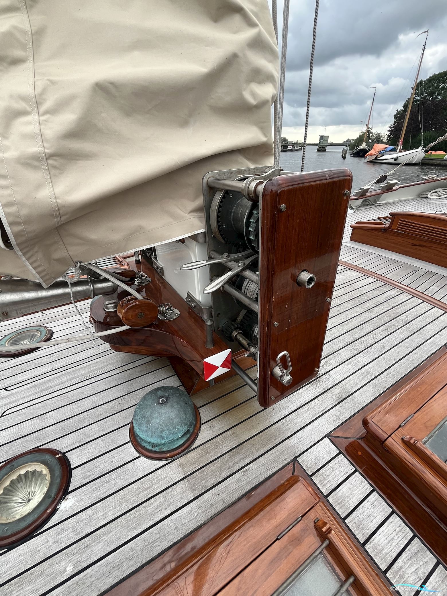 Lemsteraak Gouden Leeuw - Roefaak Hoek Design