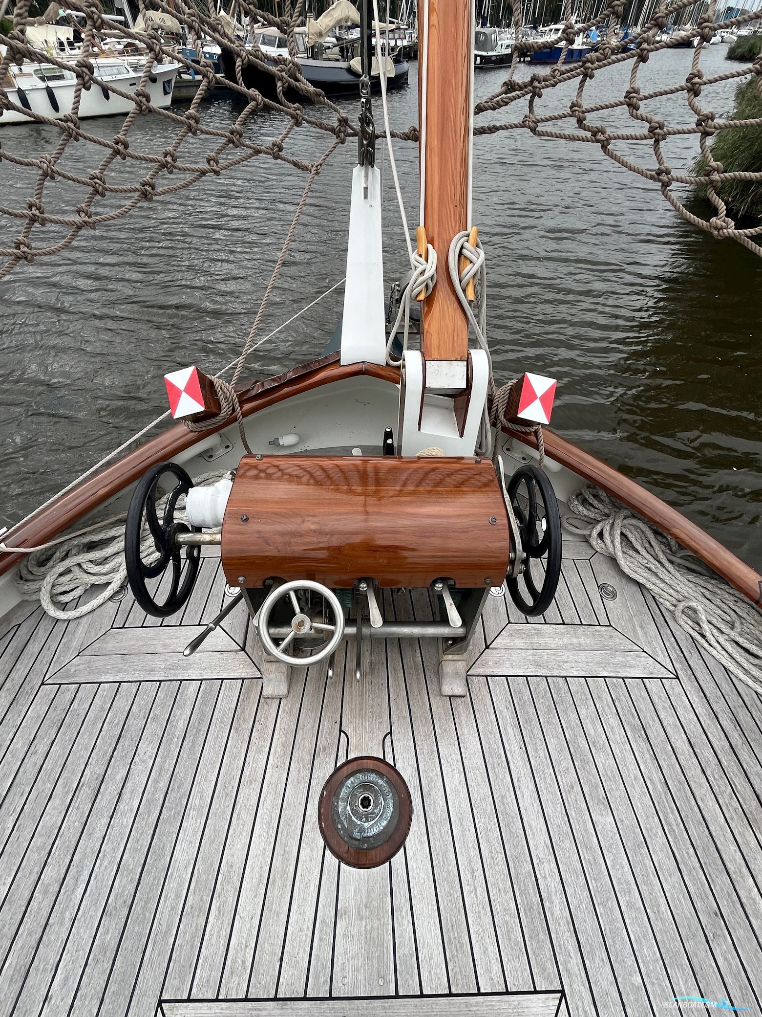 Lemsteraak Gouden Leeuw - Roefaak Hoek Design