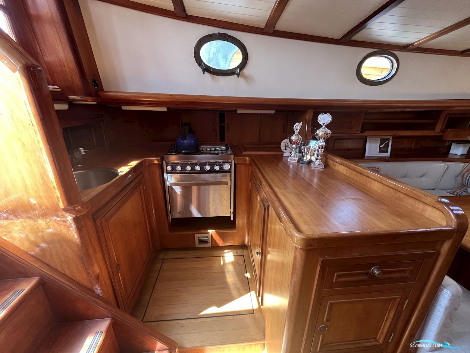 Lemsteraak Zilveren Zwaan - Hoek Design Roefuitvoering