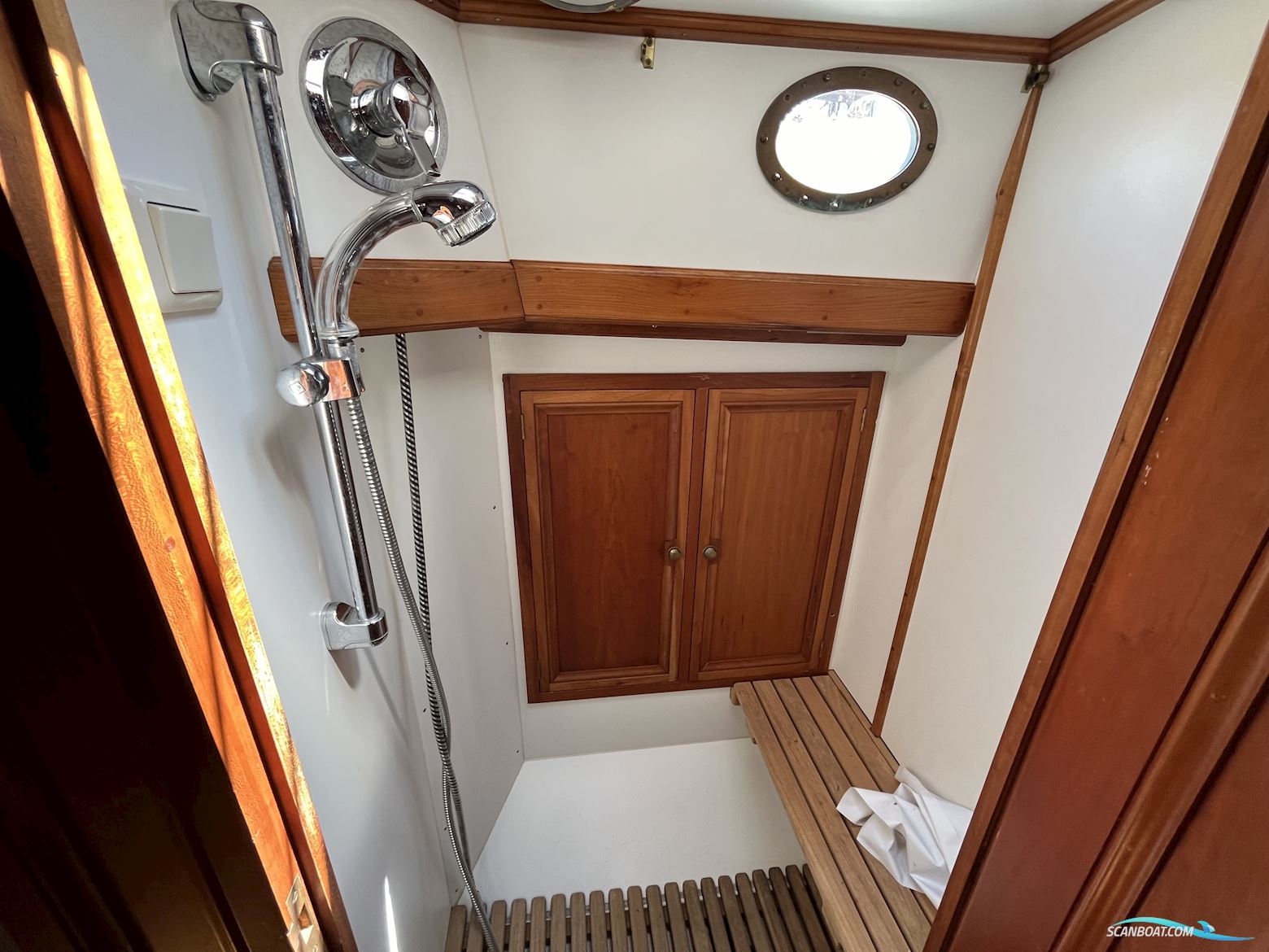 Lemsteraak Zilveren Zwaan - Hoek Design Roefuitvoering