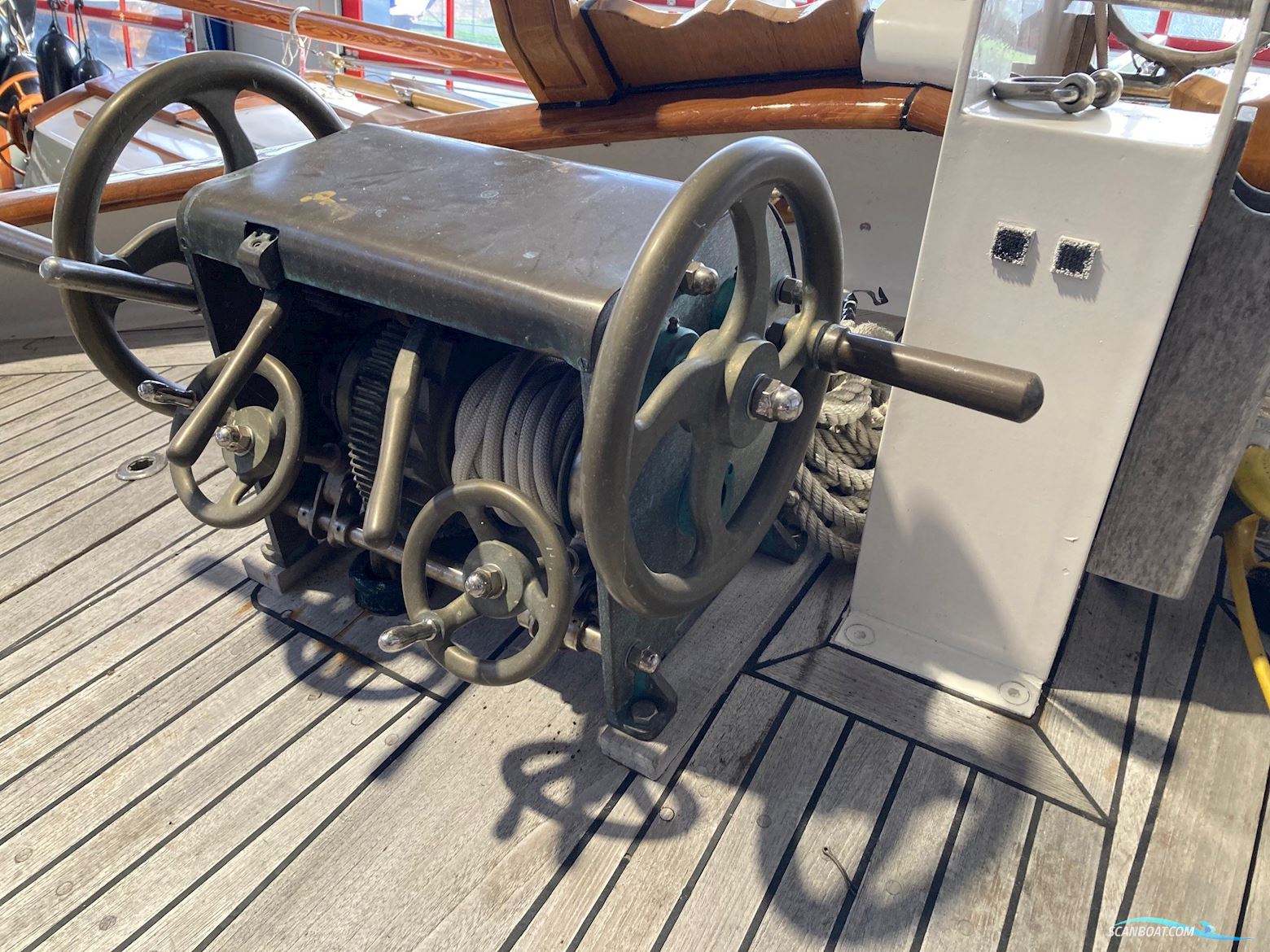 Lemsteraak Zilveren Zwaan - Hoek Design Roefuitvoering