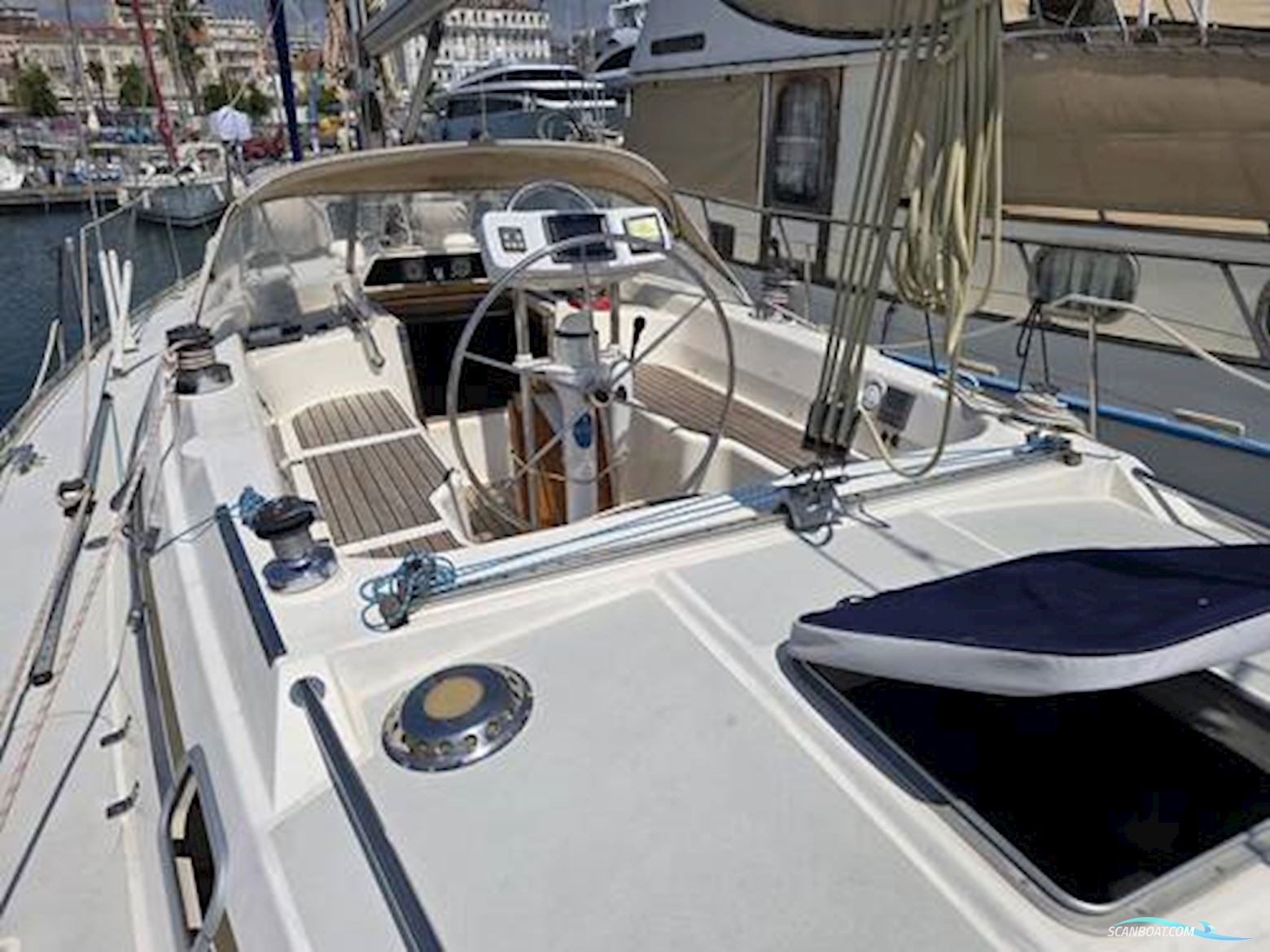 Moody 376 Centre Cockpit