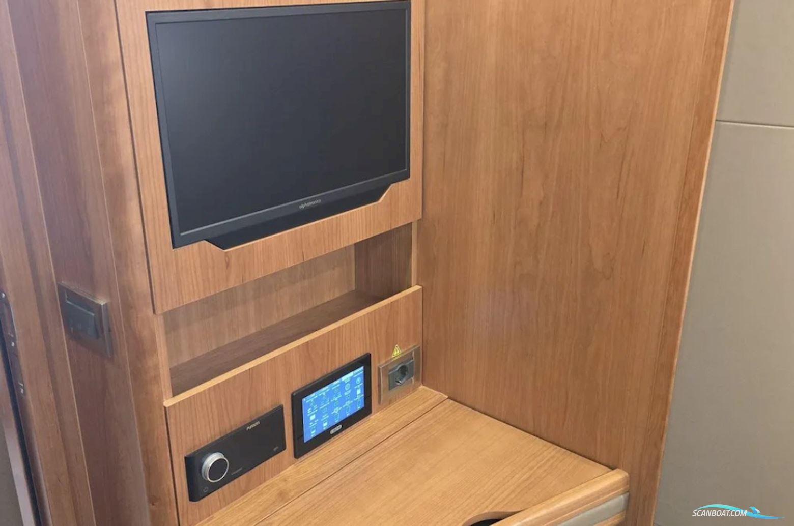 Moody 54 DS - Decksaloon