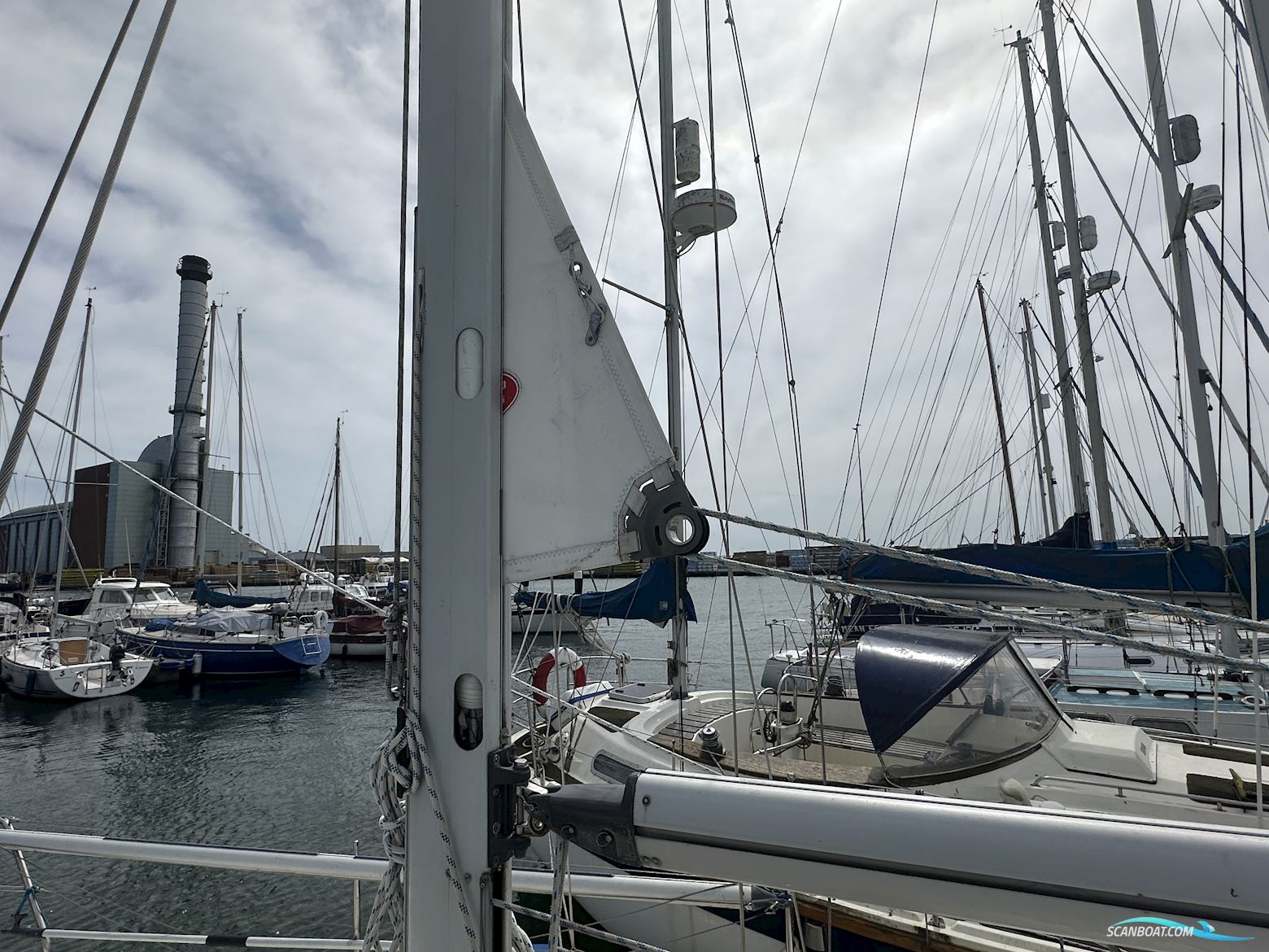 Moody Eclipse 33