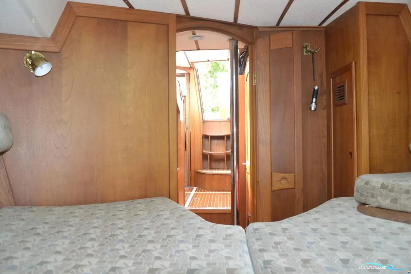 Nauticat 32