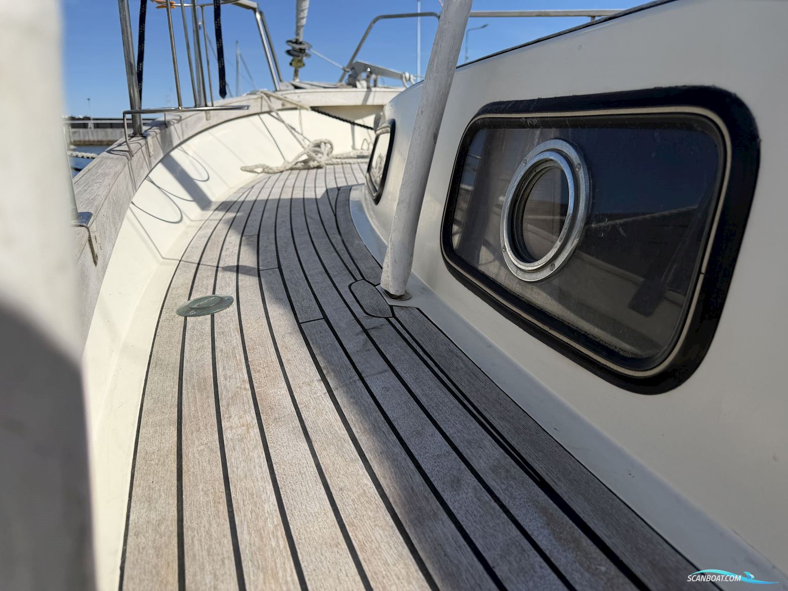 Nauticat 33